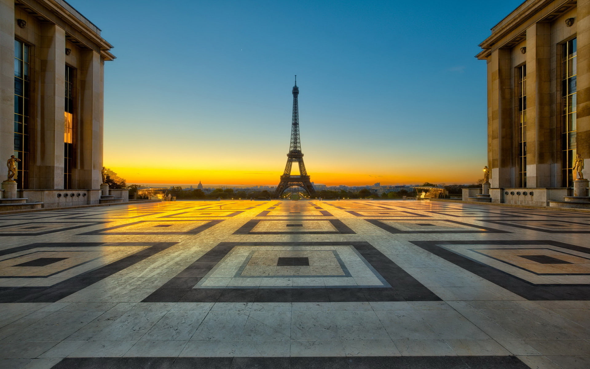 Monuments, Eiffel Tower