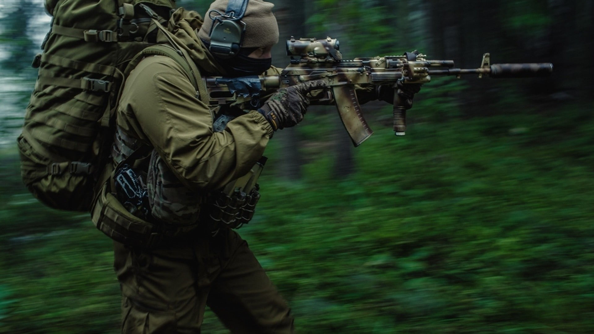 men's brown and black assault rifle, war, soldier, forest, blurred