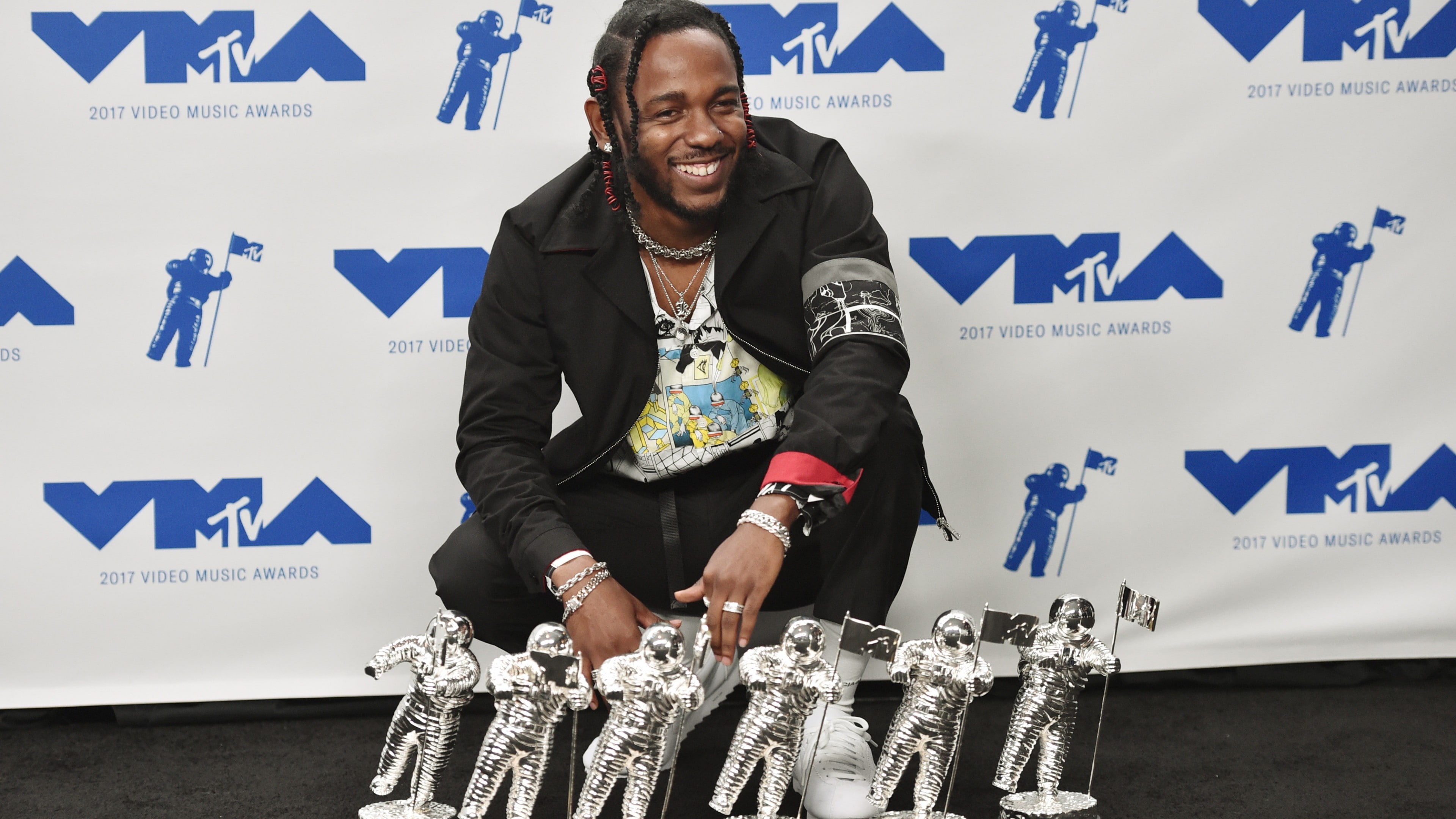 man in black formal outfit, MTV Video Music Awards 2017, Kendrick Lamar