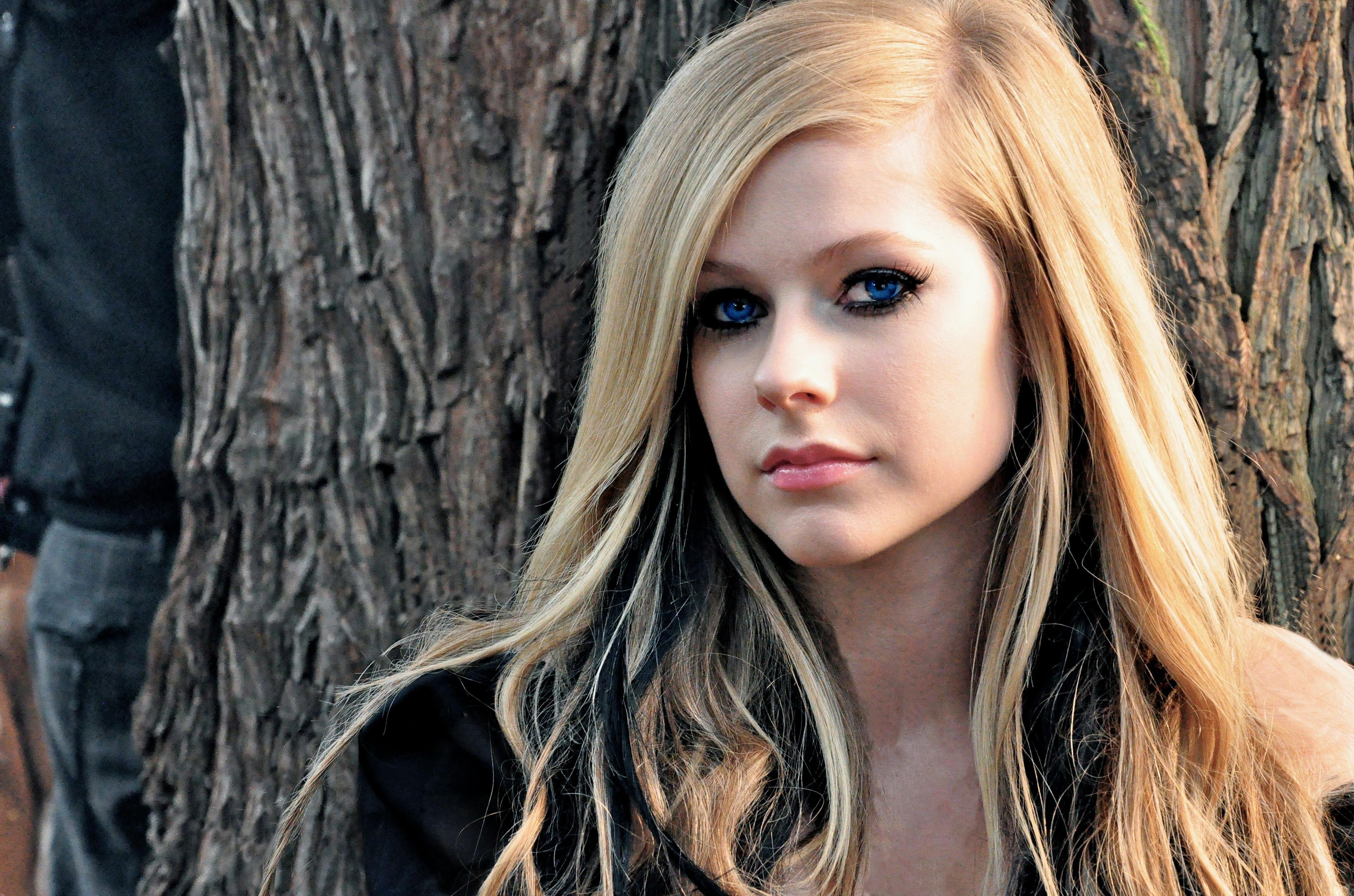 Singer Avril Lavigne Beautiful, music, single, celebrity, celebrities