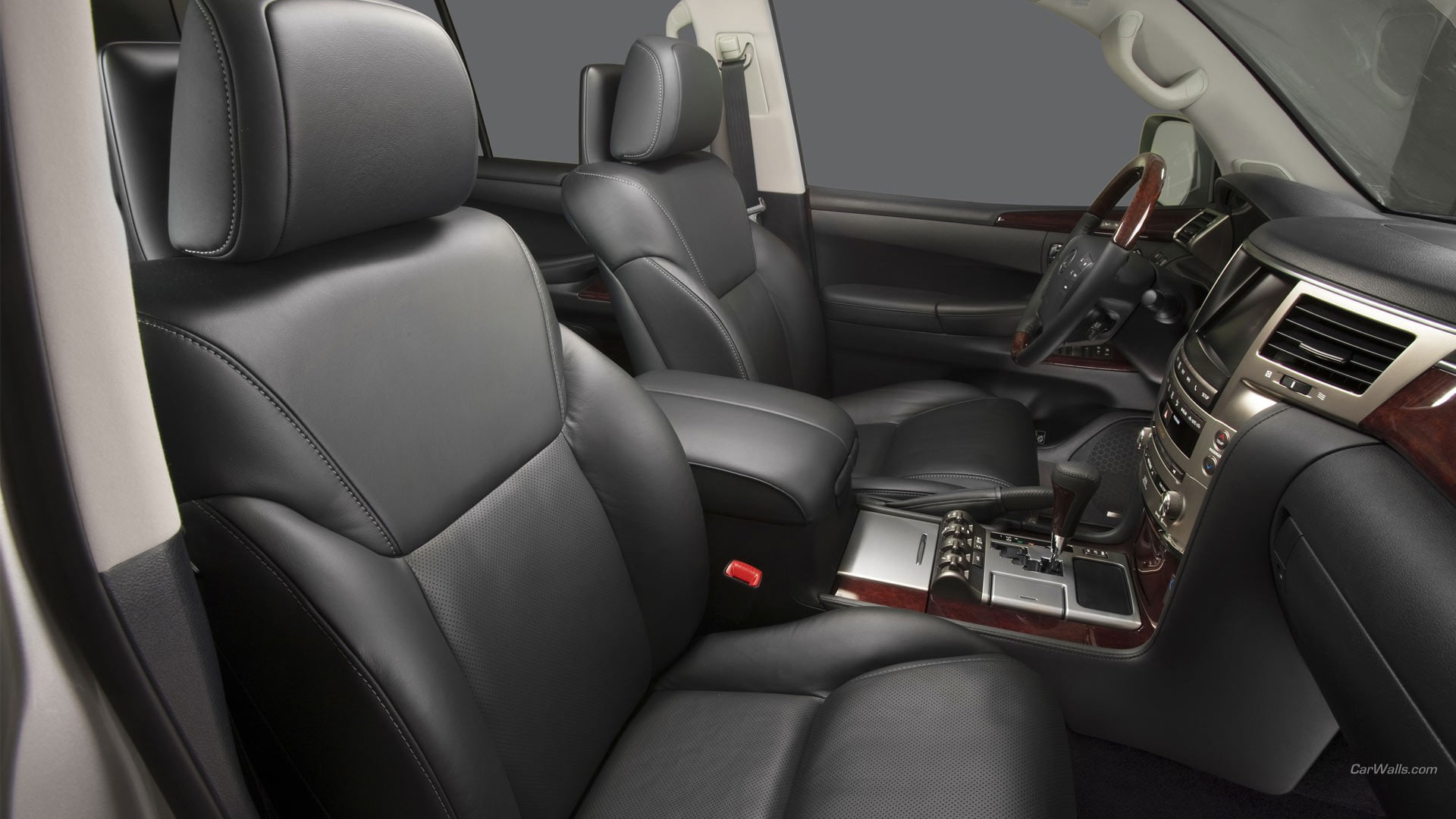Lexus VX570