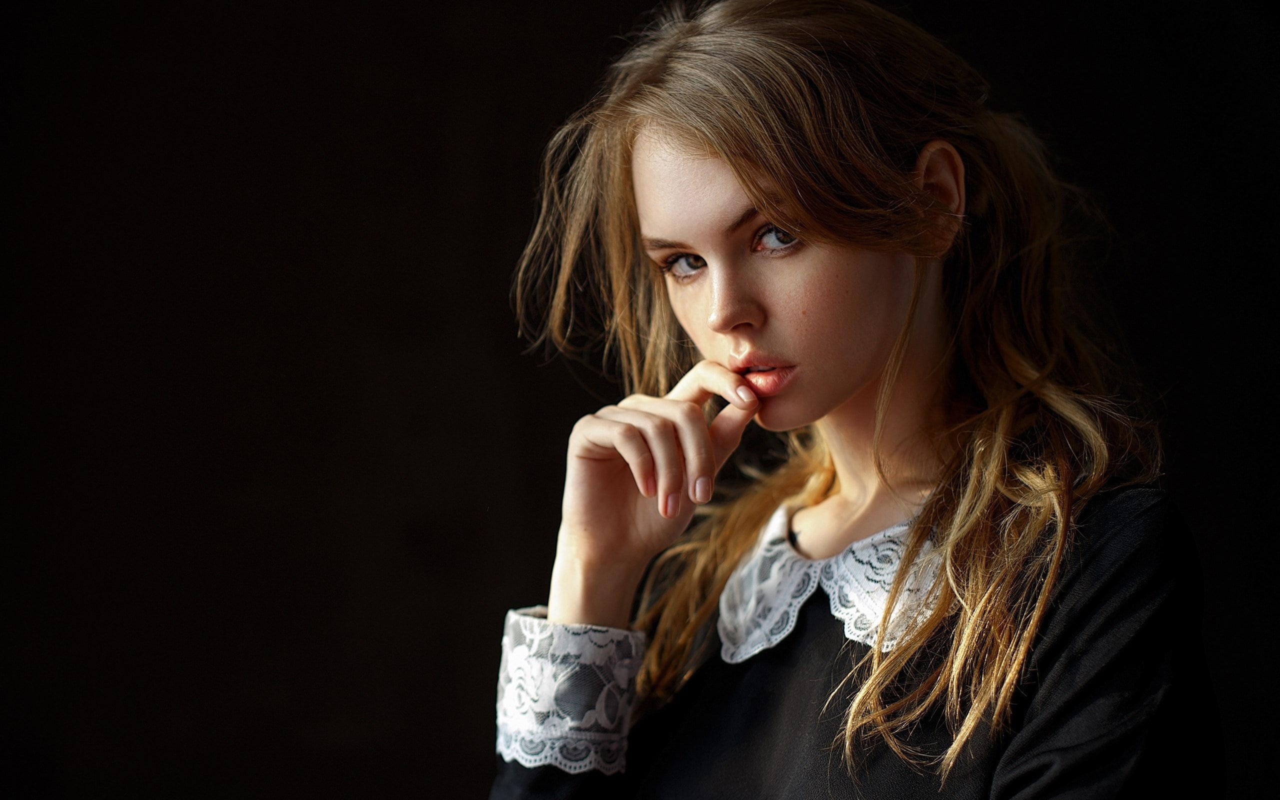 pretty girl images 2560x1600, portrait, black background, one person