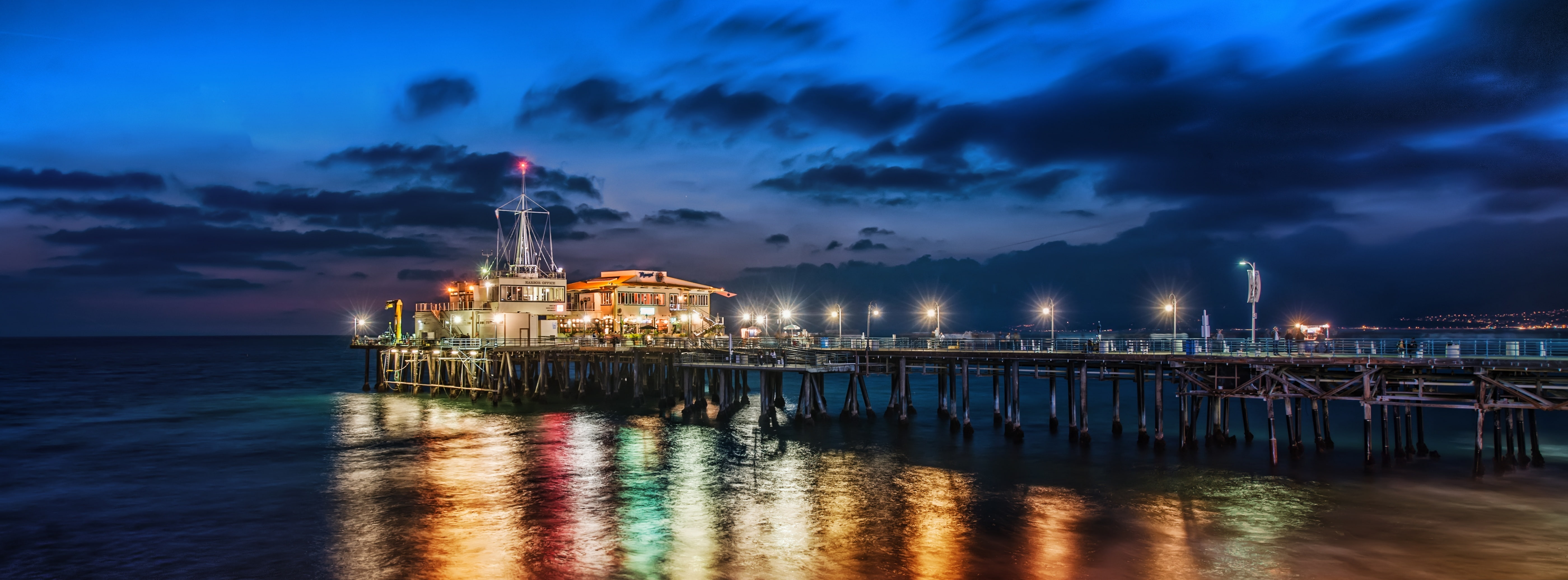 The Pier In Santa Monica HD Wallpaper, grey dock with lights digital wallpaper