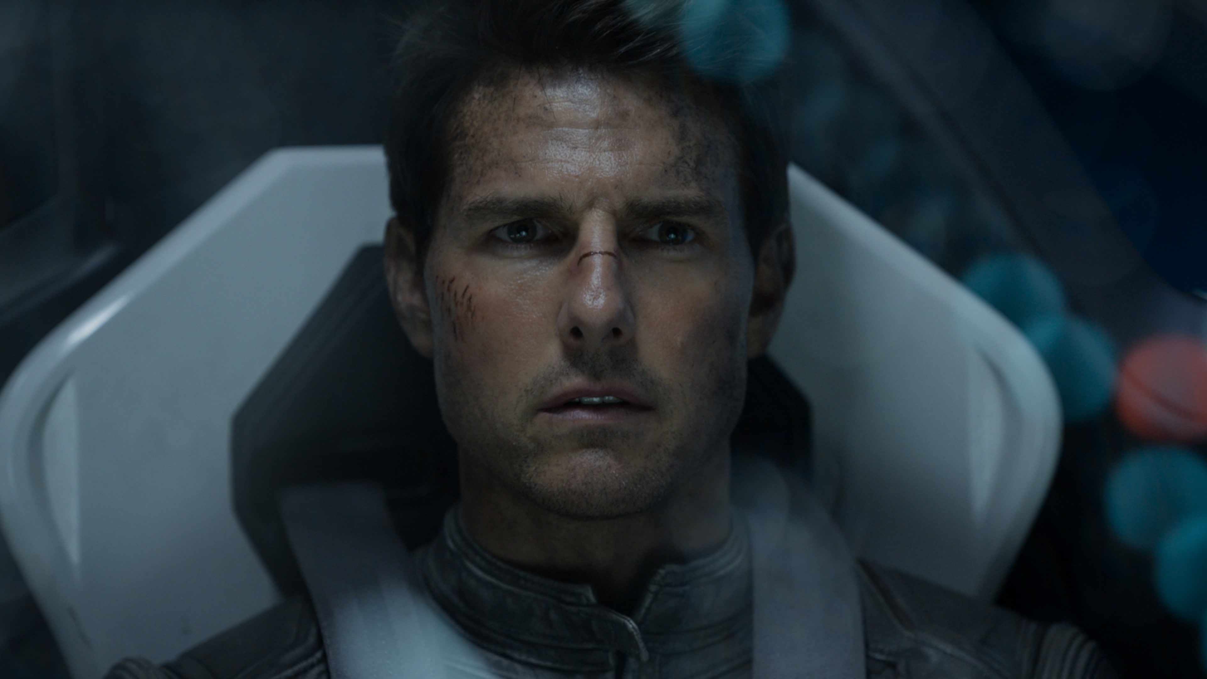 Tom Cruise movie scene, Oblivion, Best Movies of 2015, Most Popular Celebs in 2015