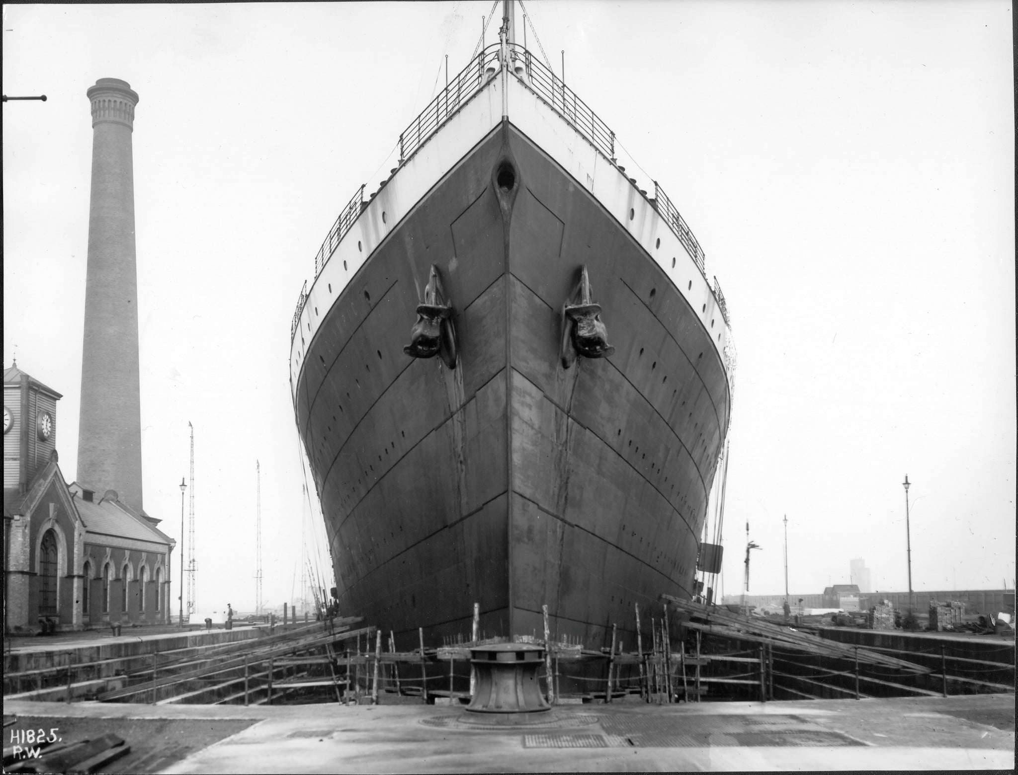 RMS Olympic, liner, dock