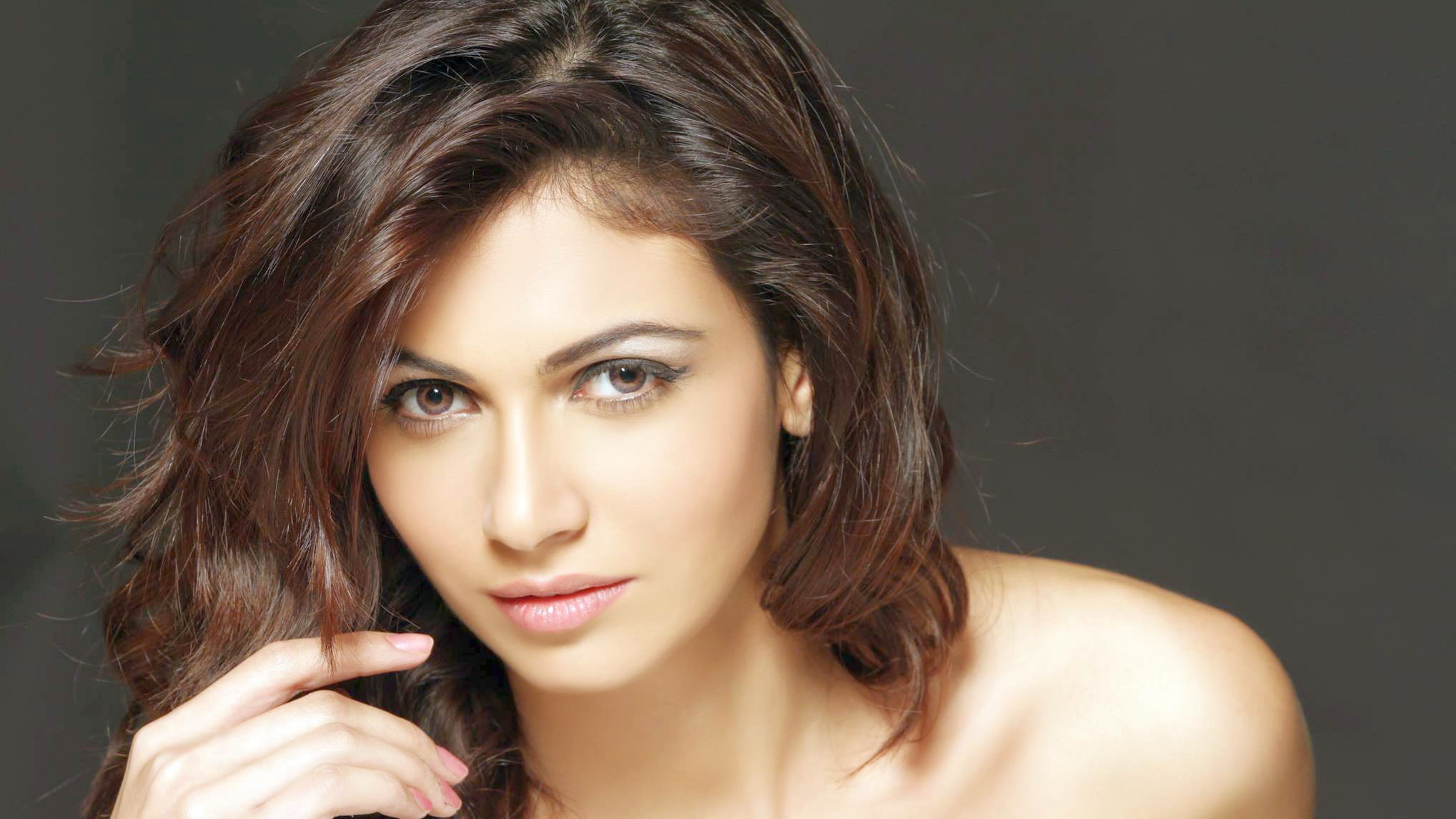 TV actress, Simran Kaur, Hindi