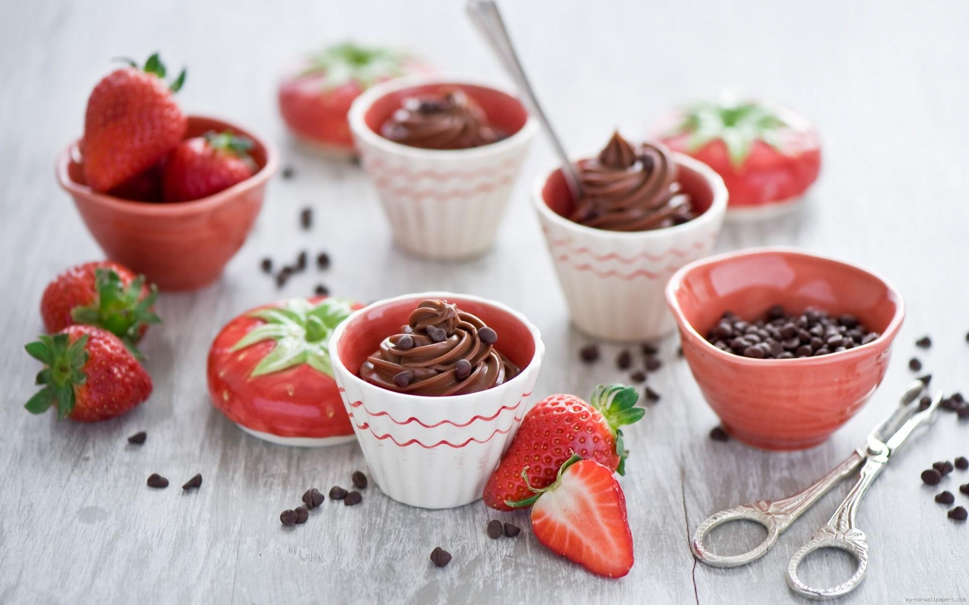 Strawberries and chocolate cupcakes, strawberry and chocolate on cup