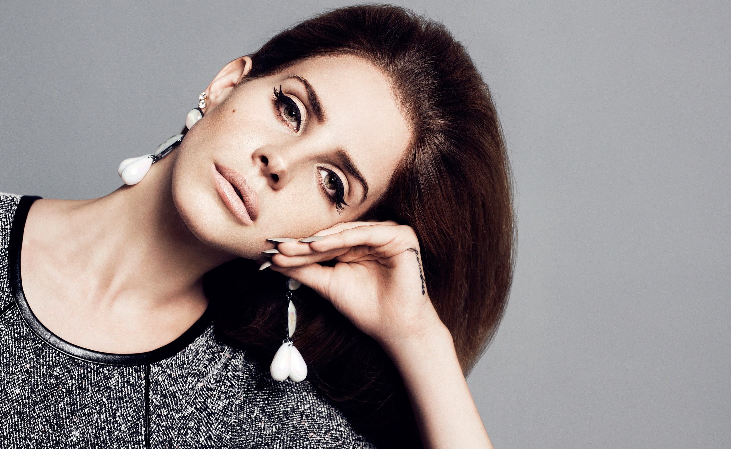 Lana Del Rey Style, women's gray scoop-neck top, Music, Others