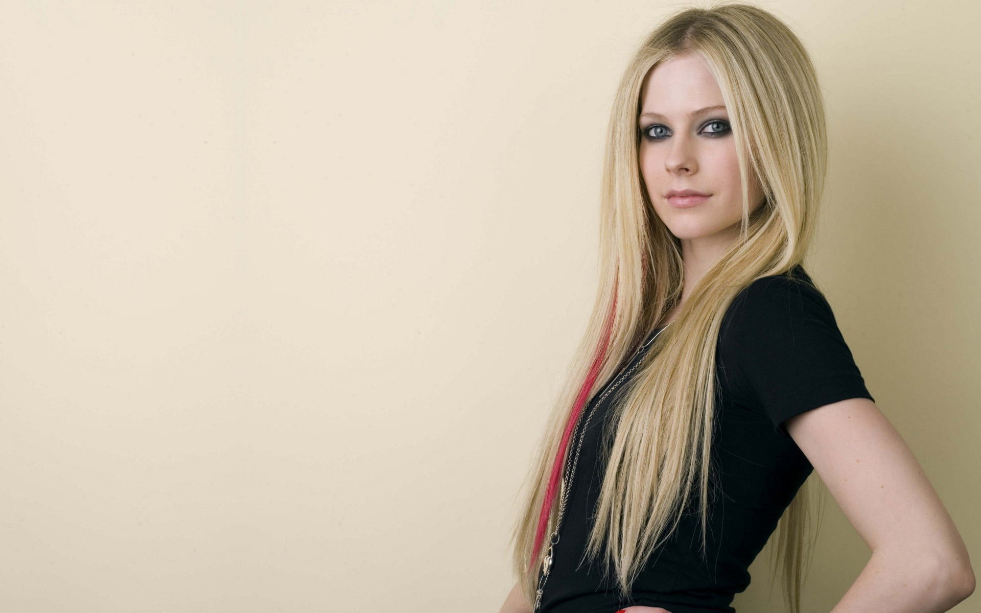 Avril Lavigne, women, blonde, long hair, pink hair, T-shirt