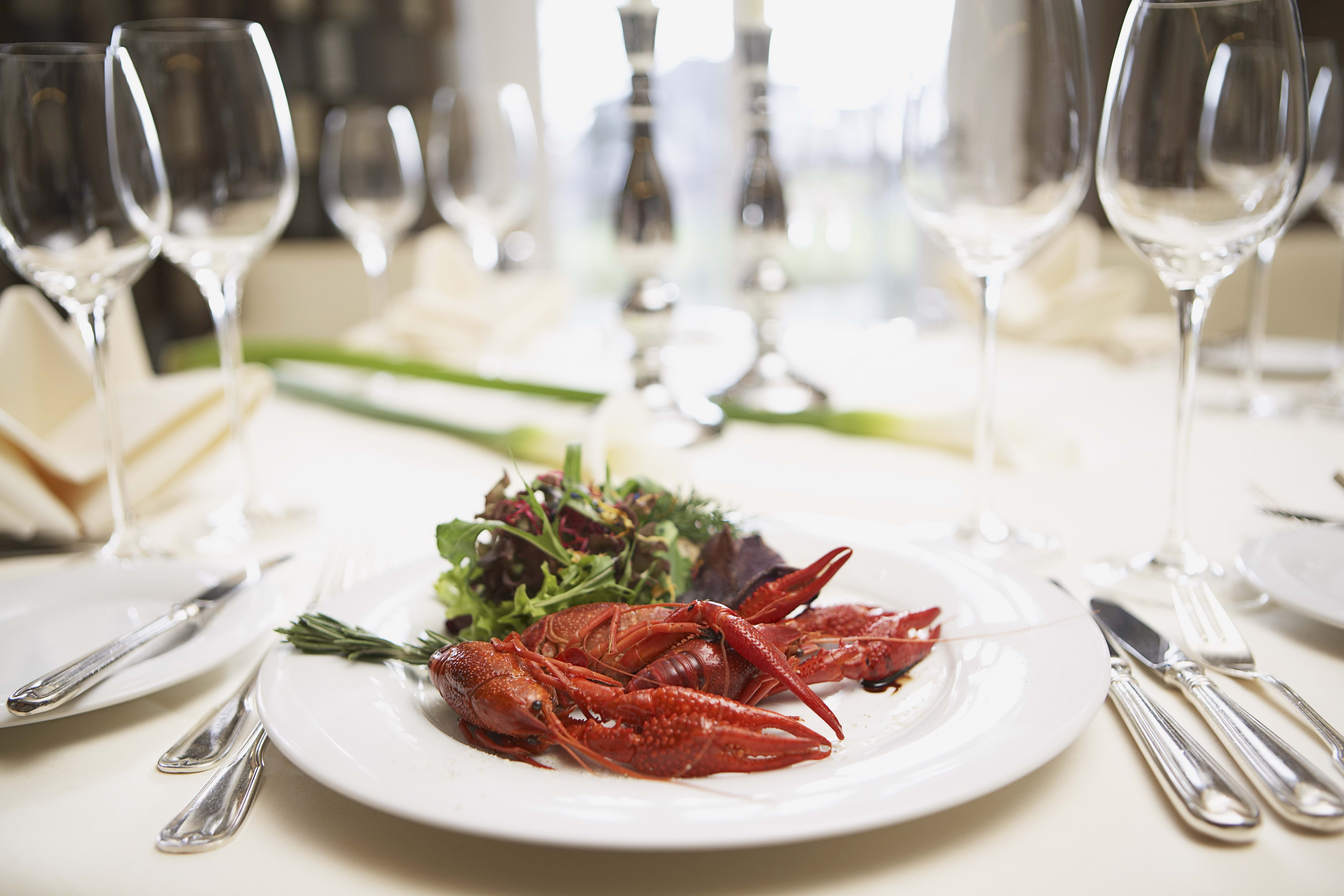 fried dish, crayfish, plate, salad, restaurant, dinner, food