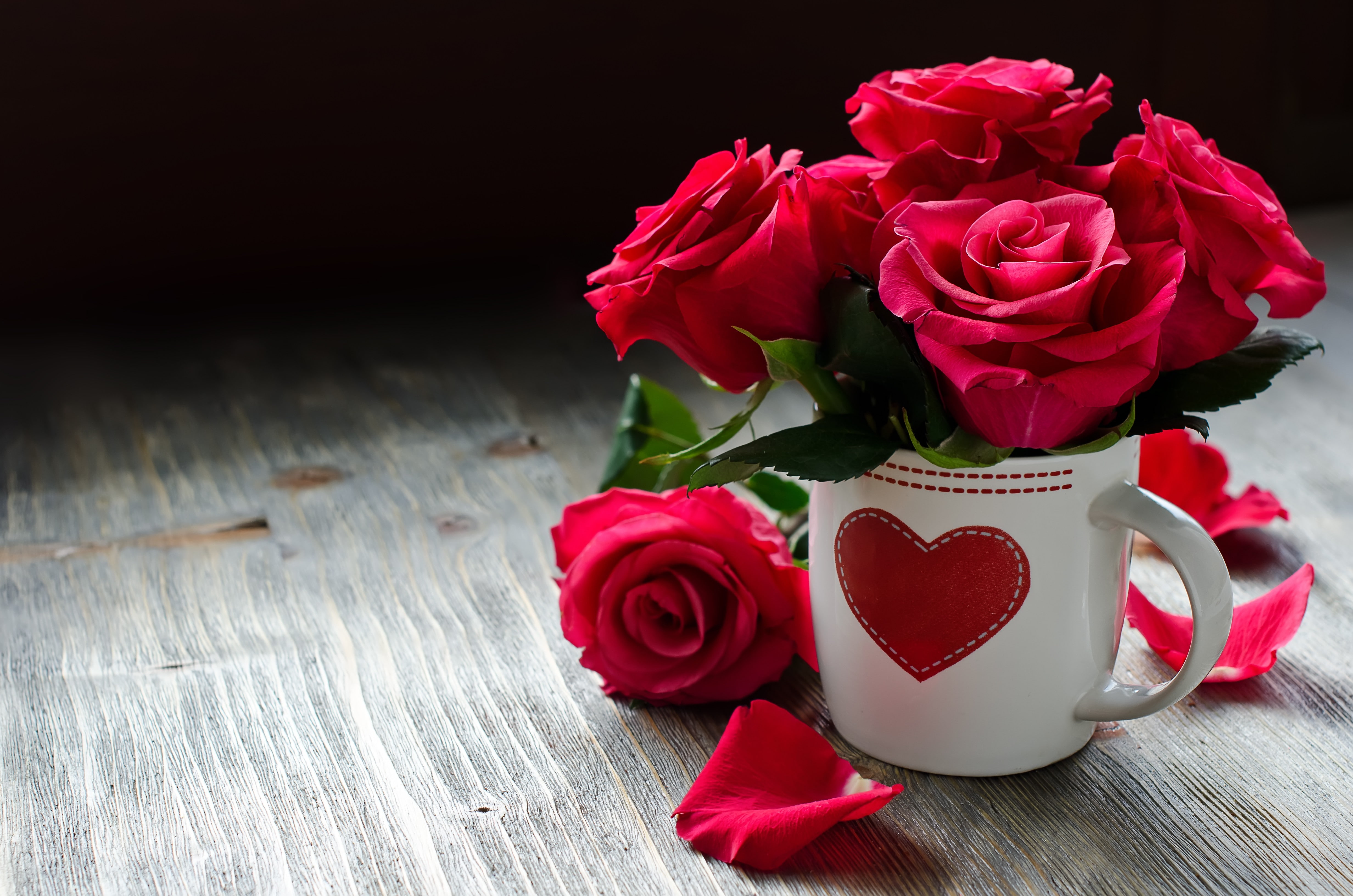 Roses, flowers, heart, red rose with white ceramic coffee cup