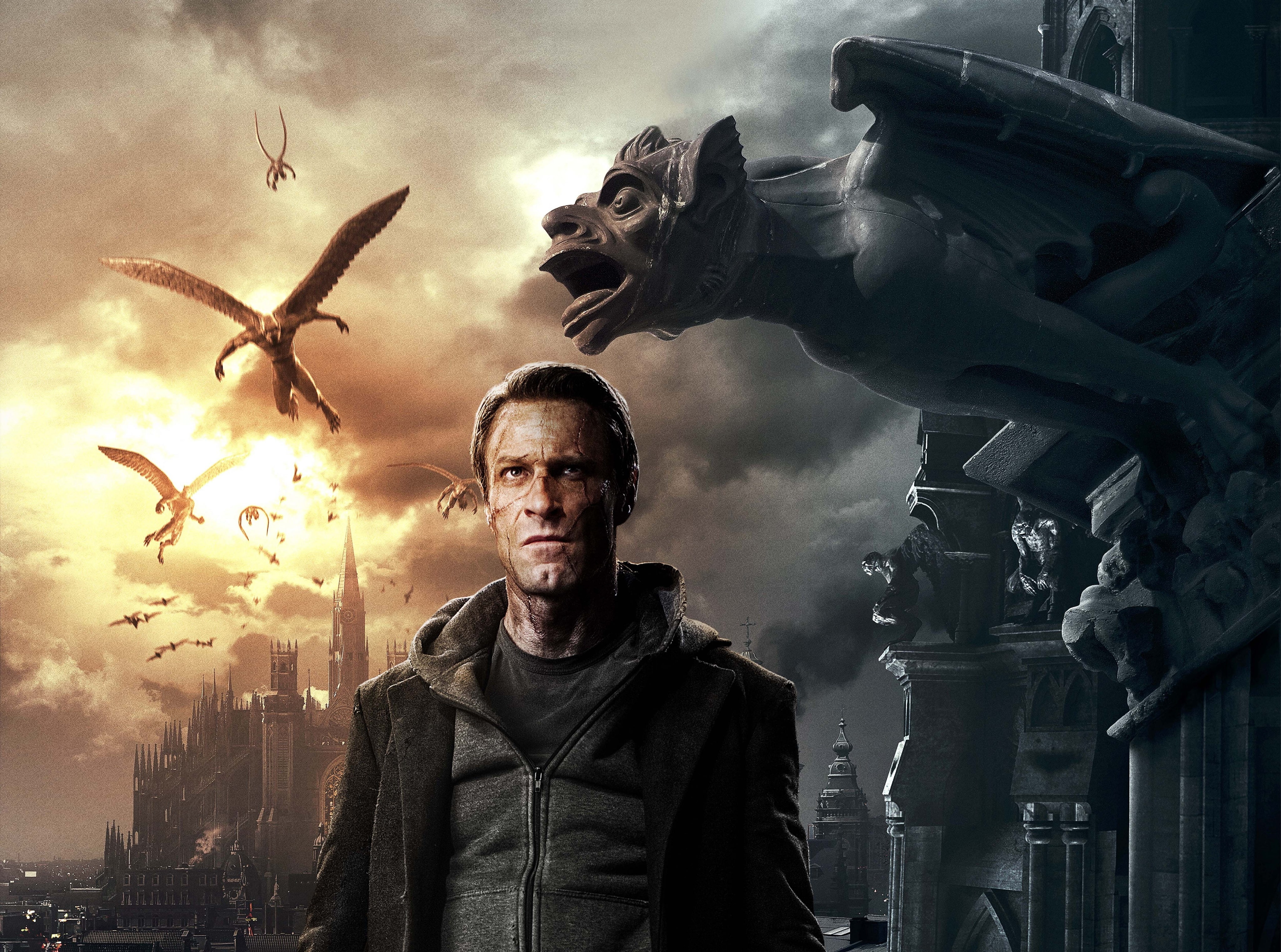 I FRANKENSTEIN Movie 2014, gargoyle flying above man wallpaper