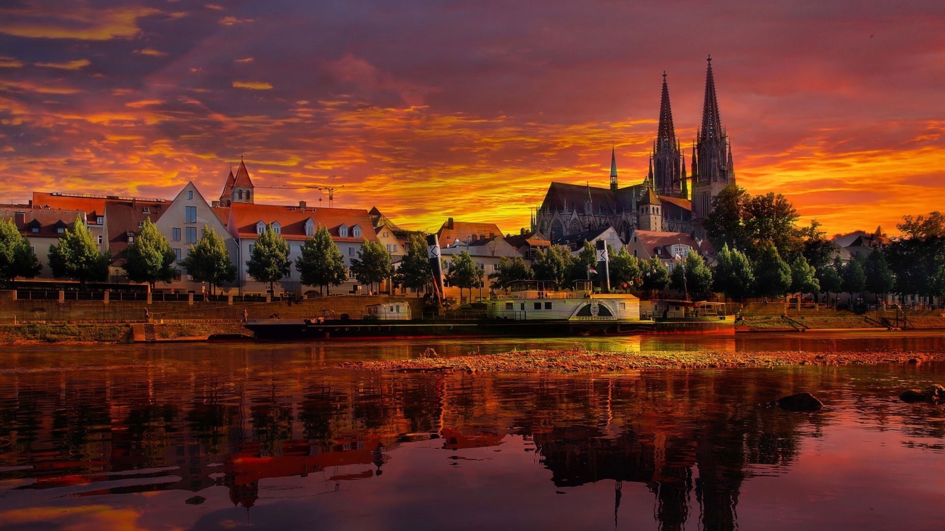 scenery of city building, Regensburg, sunset, Donau, river, clouds