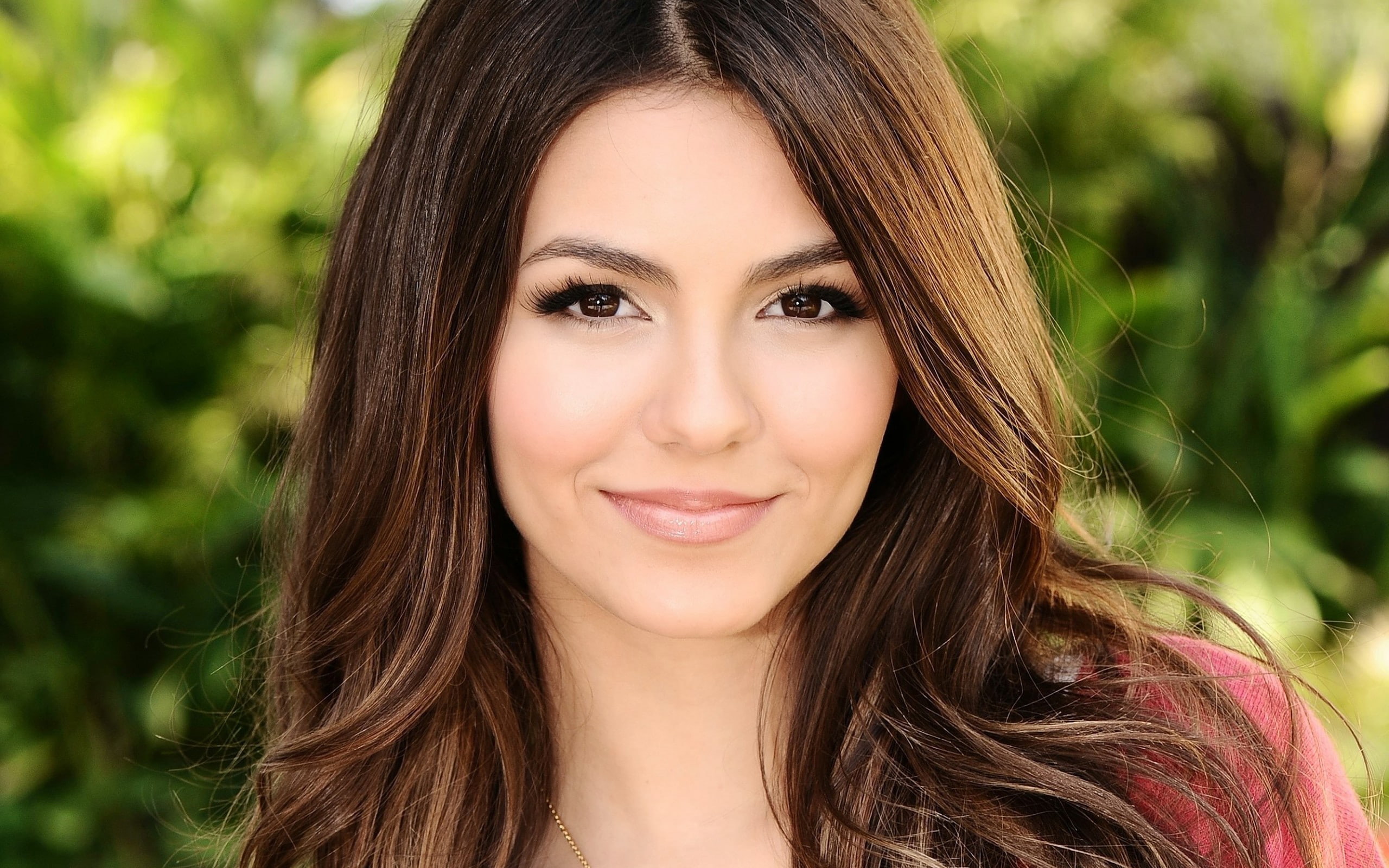 brunette, looking at viewer, portrait, Victoria Justice, smiling