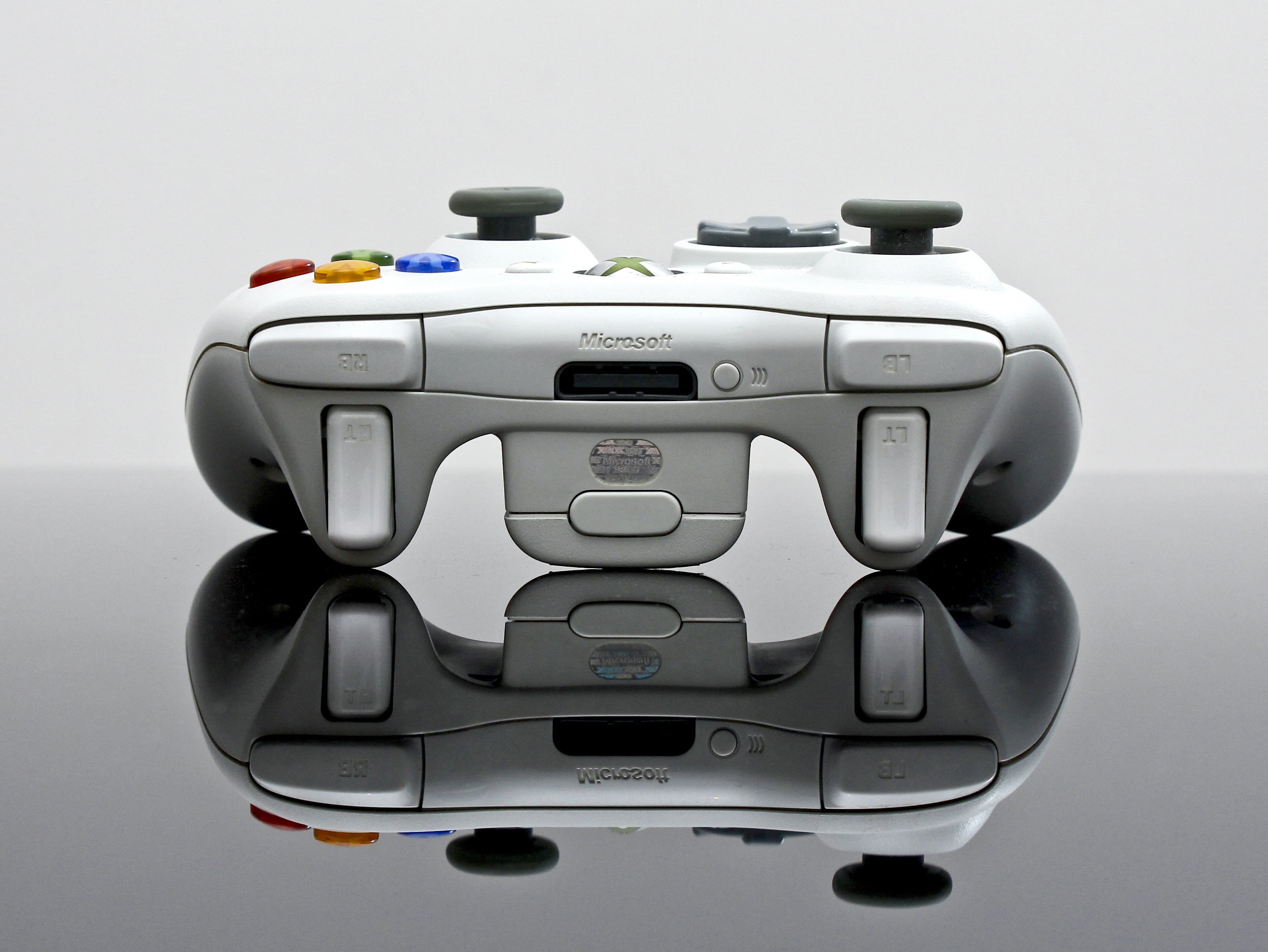 gray Microsoft Xbox One controller, console, joystick, reflection