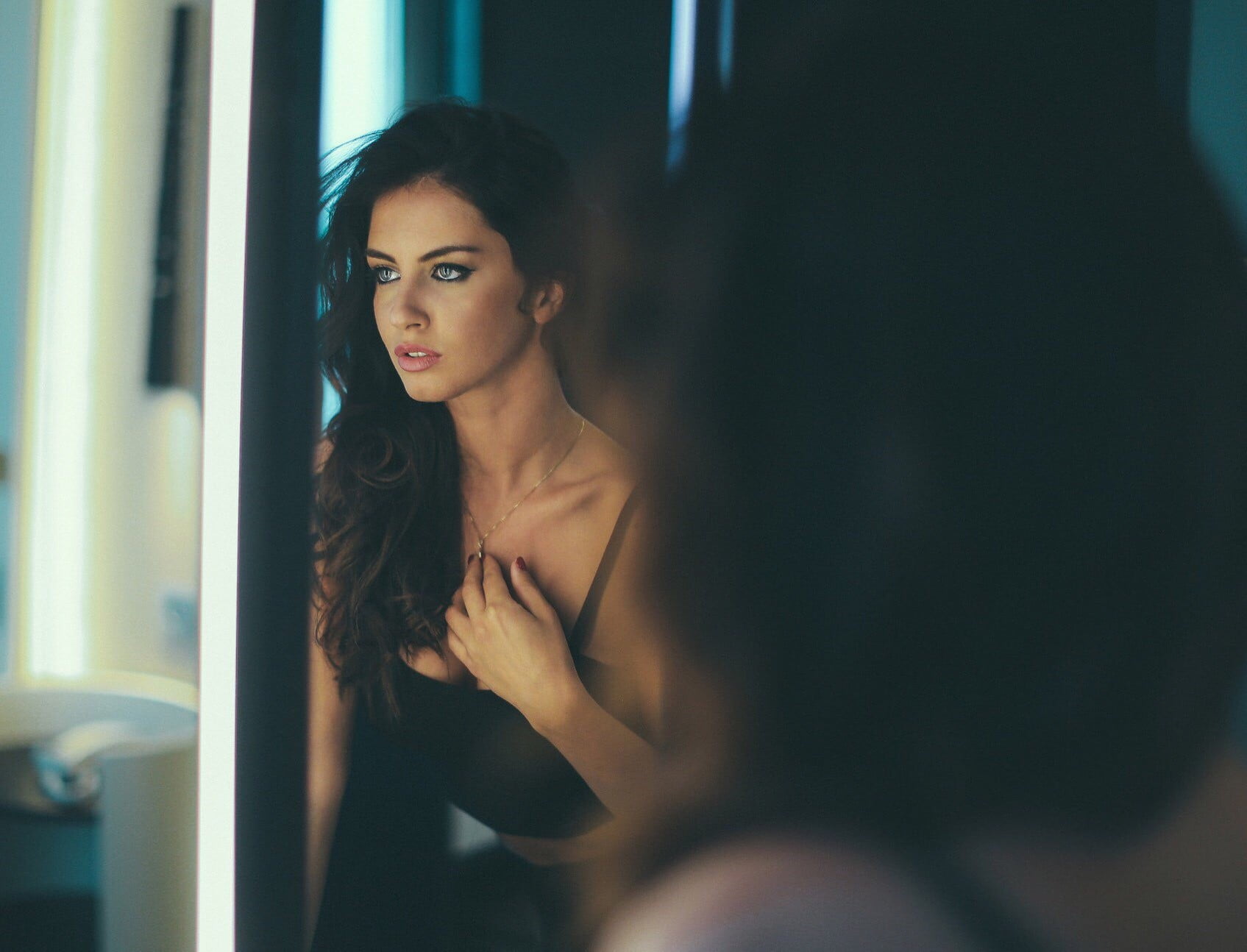 Aurela Skandaj, women, model, portrait, mirror, reflection