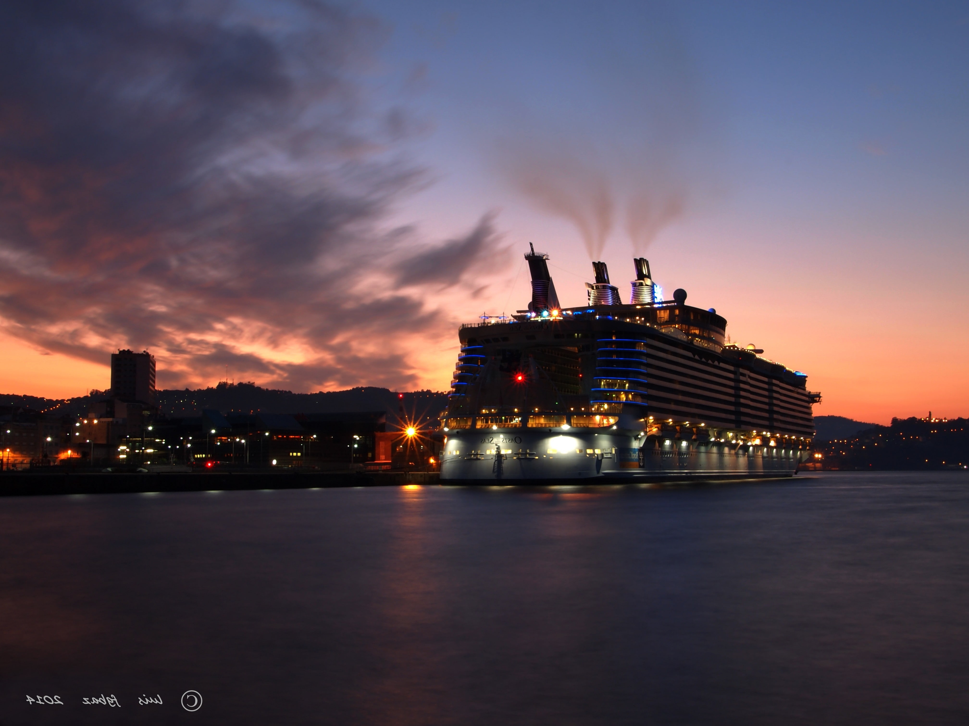 Cruise Ship, Oasis of the Seas, sunset