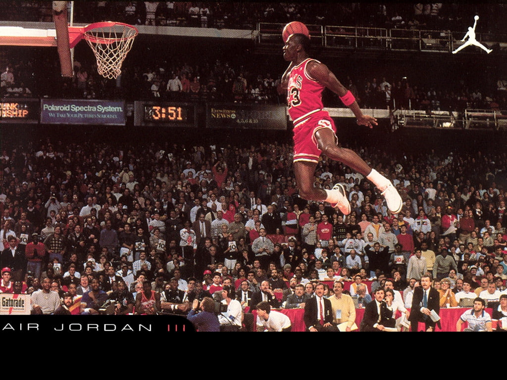 sports slam dunk jumping nba basketball michael jordan chicago bulls 1024x768  Sports Basketball HD Art