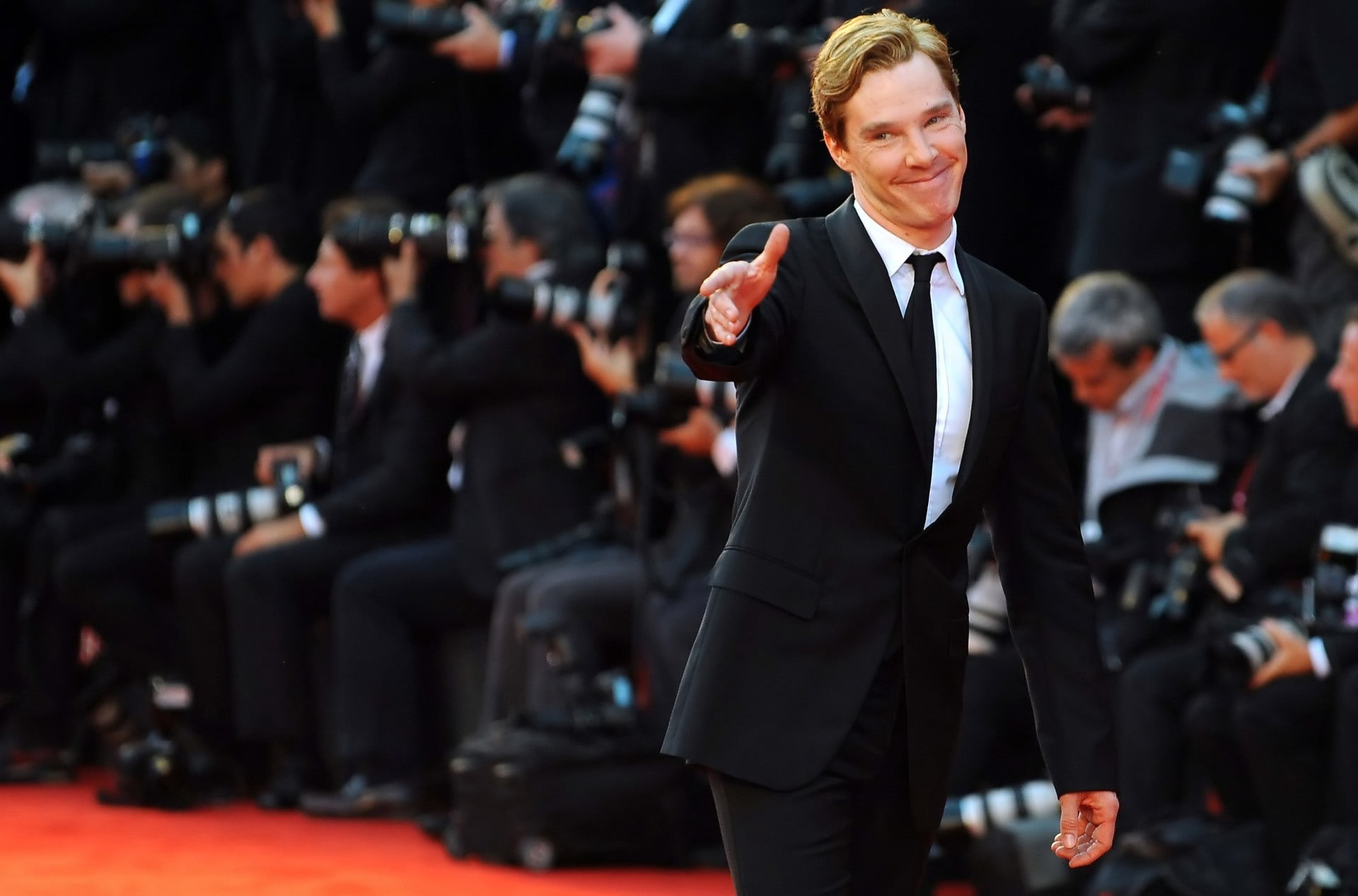 gesture, Benedict Cumberbatch, British actor