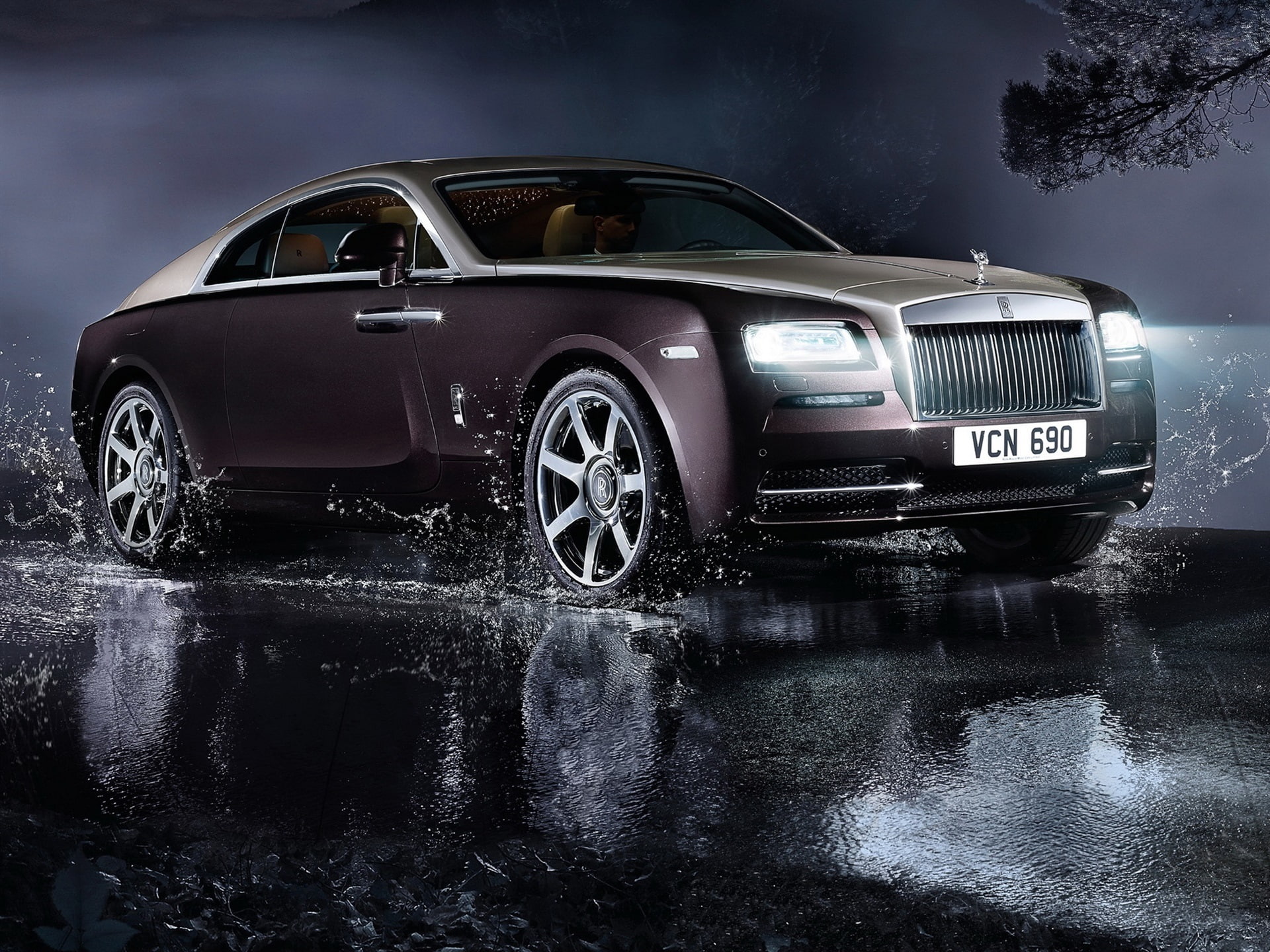 Rolls-Royce luxury car, lights, water
