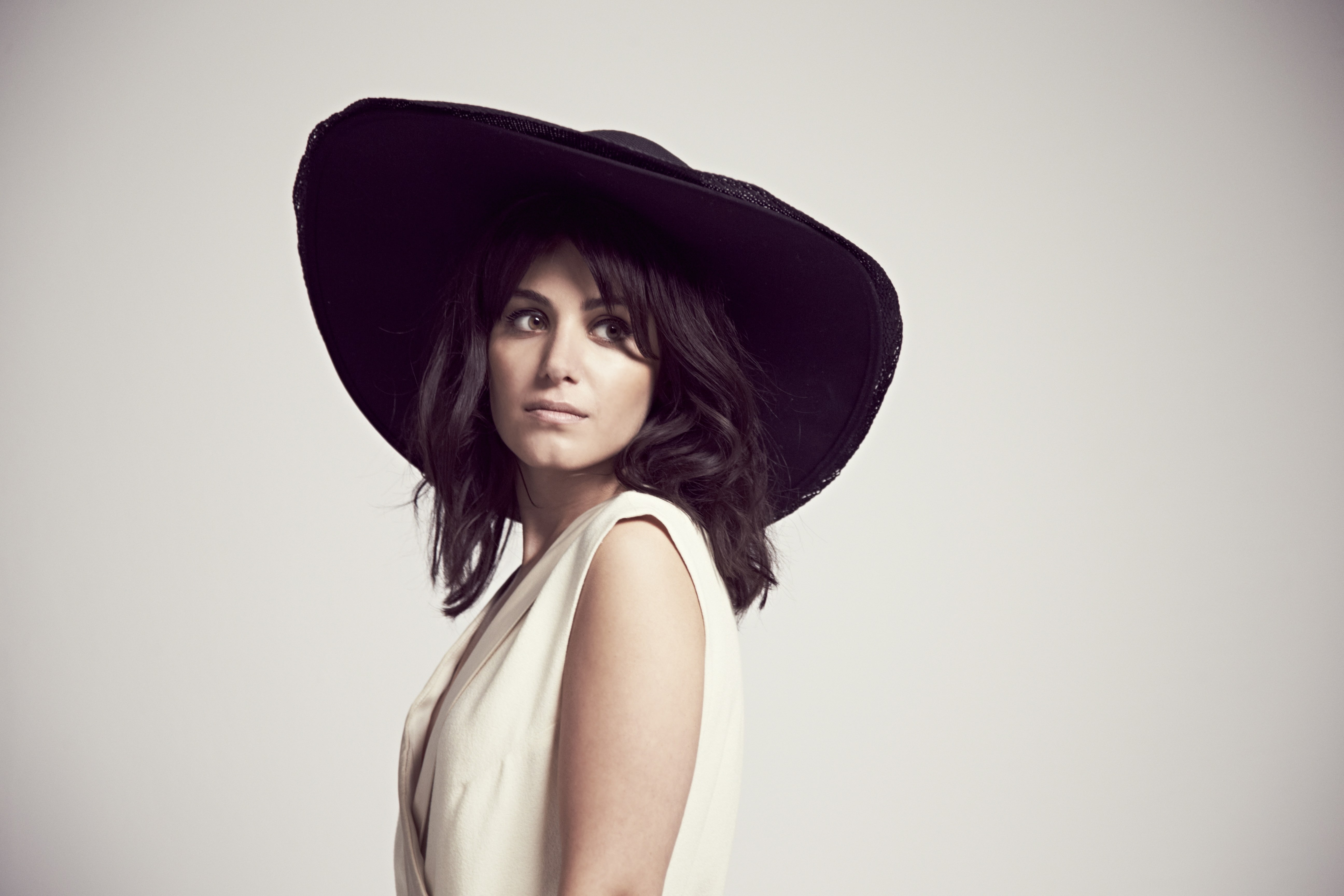 woman in white sleeveless top and black floppy hat, Katie Melua