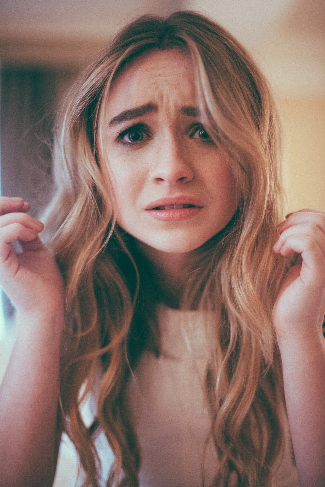 Free Download Hd Wallpaper Sabrina Carpenter Portrait Hair