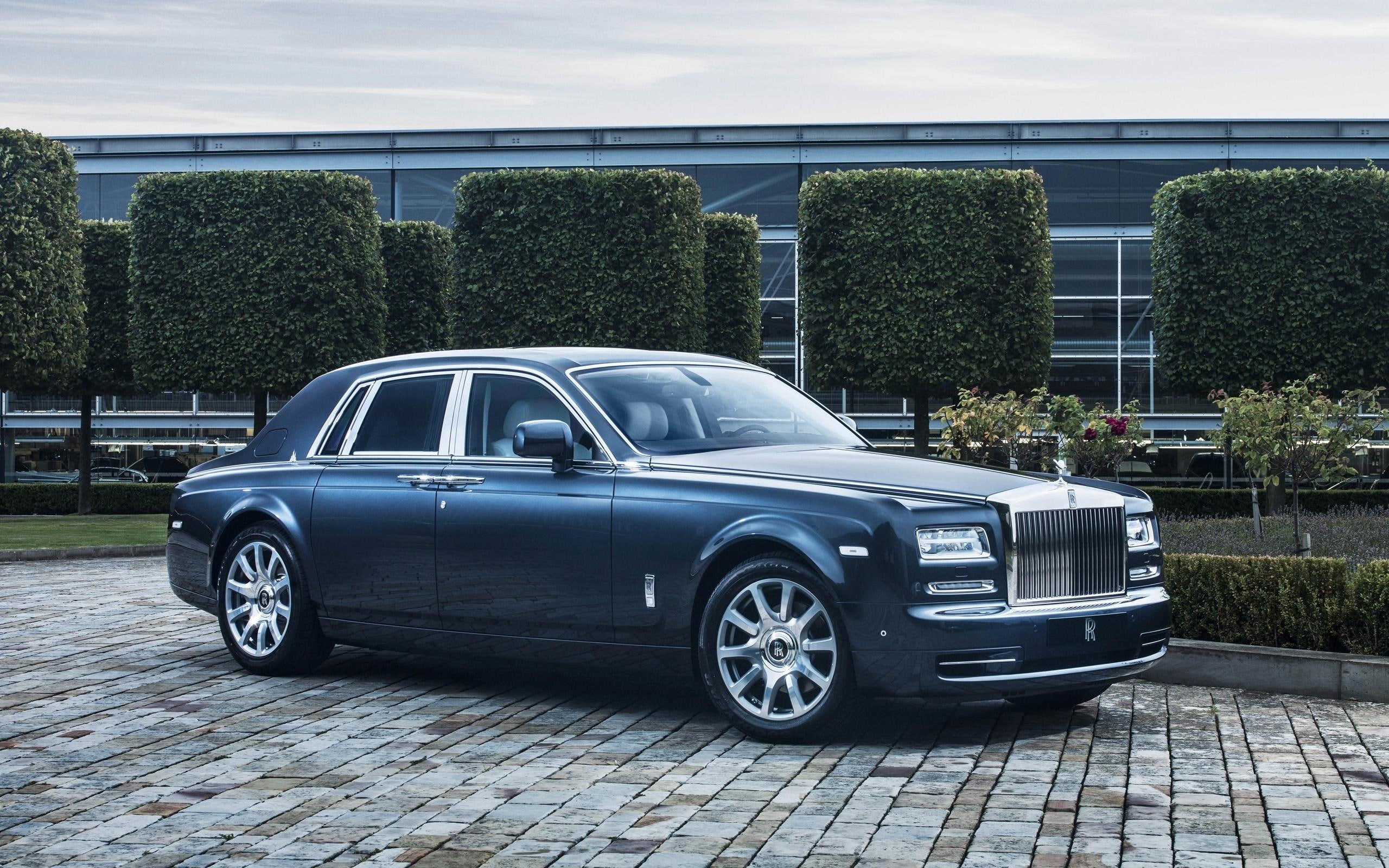 2015 Rolls Royce Phantom Metropolitan Collection, black sedan