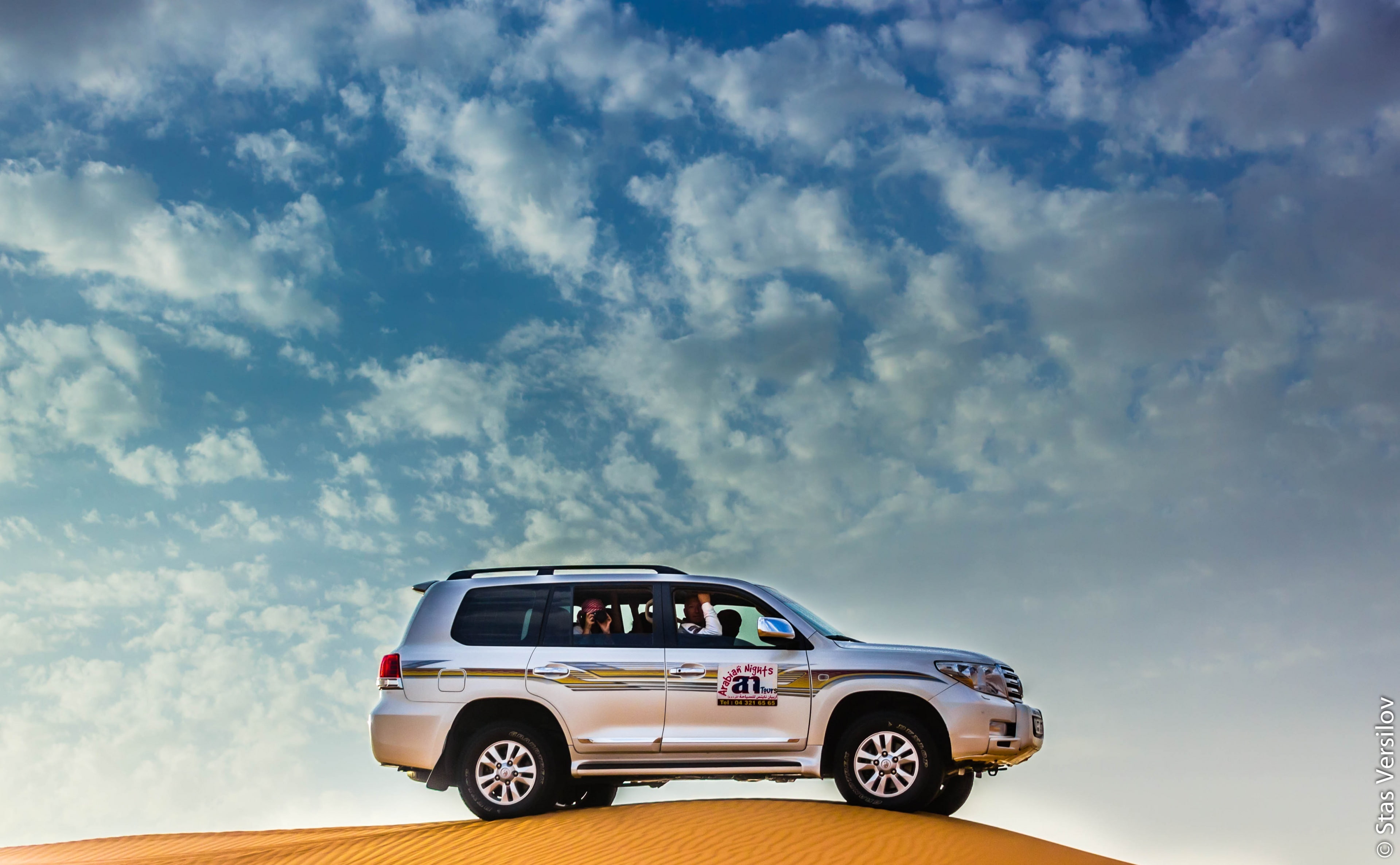 Safari In Dubai, gray SUV, Asia, United Arab Emirates, Desert
