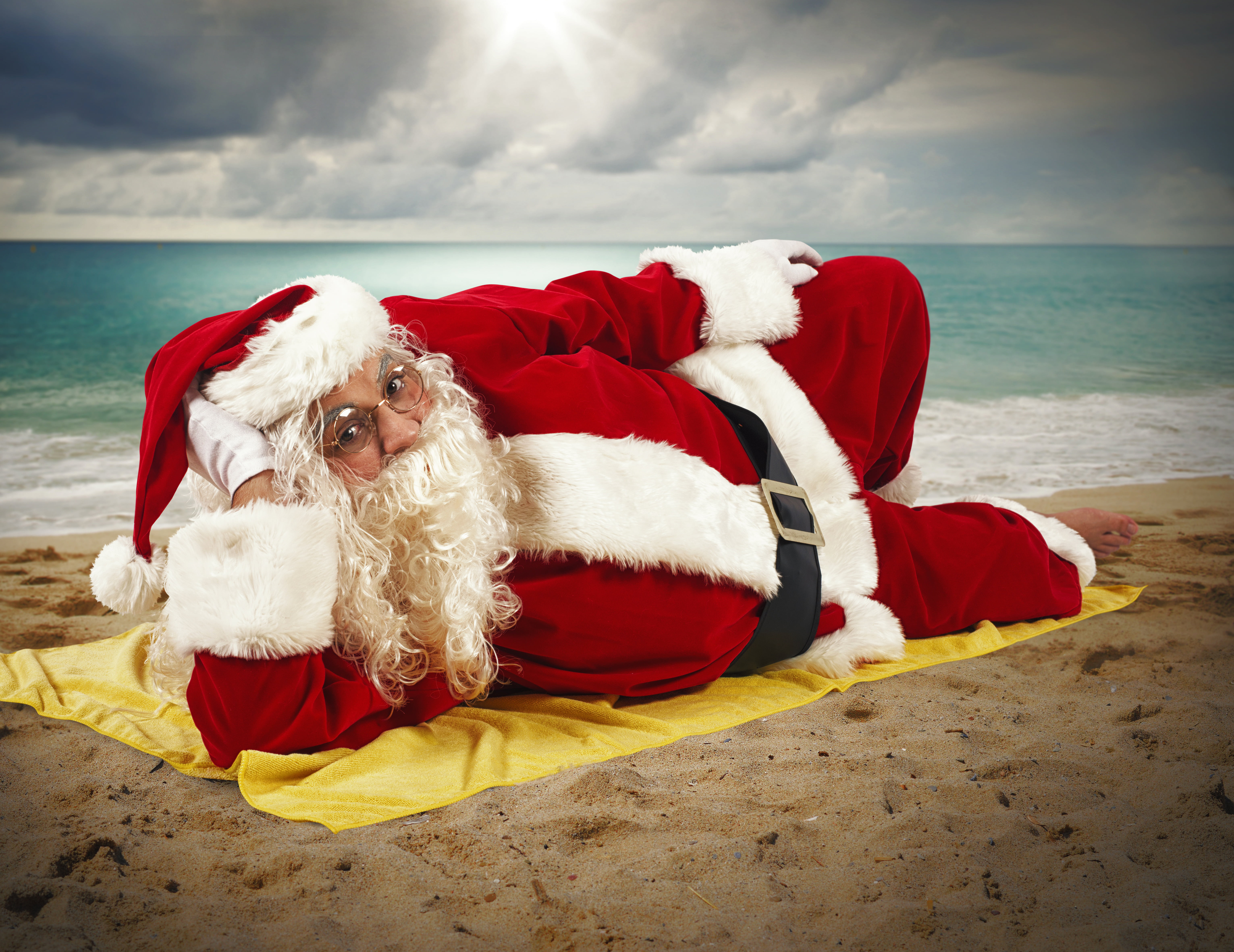 Santa Claus, sand, sea, the sun, clouds, holiday, hat, new year