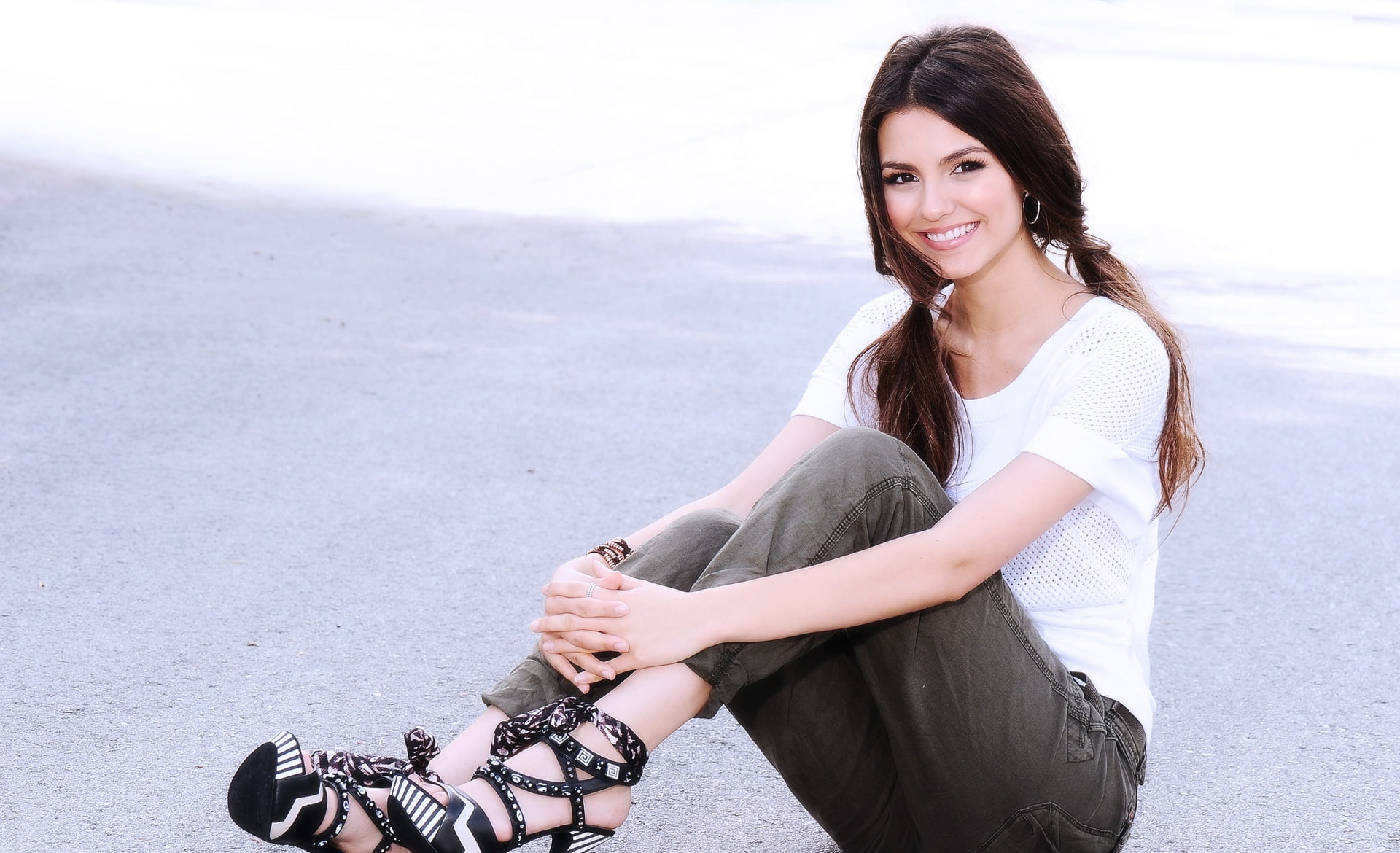 Victoria Justice Bright Smile, women's white scoop neck shirt and gray pants