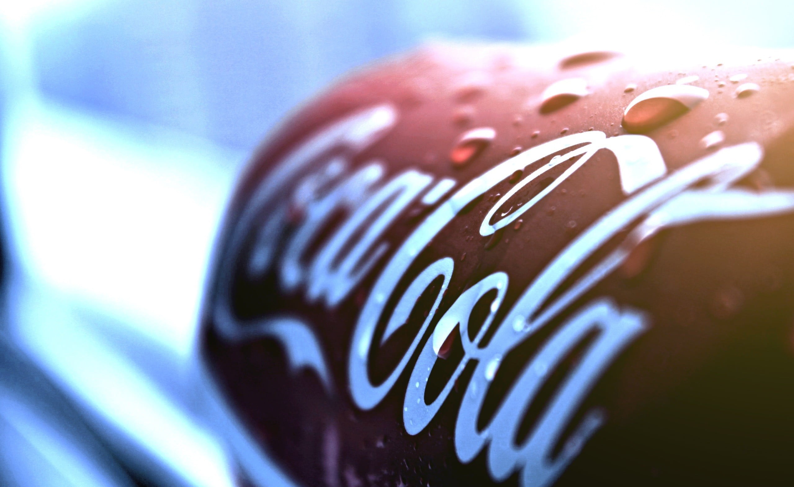 Coca-Cola tin can, depth of field, macro, water drops, closeup