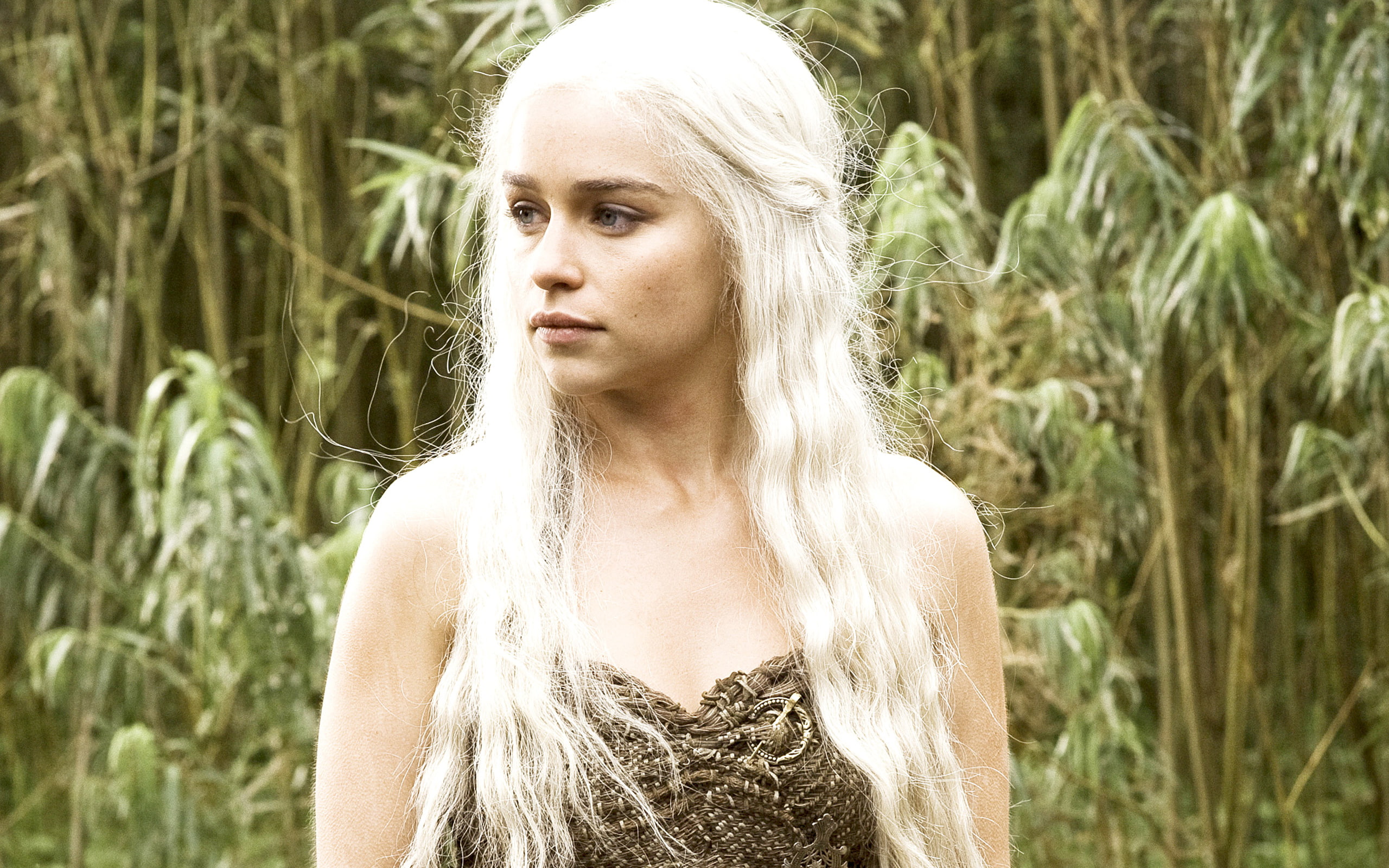 Emilia Clarke in HBO Game Of Thrones HD, game of thrones mother of dragons character
