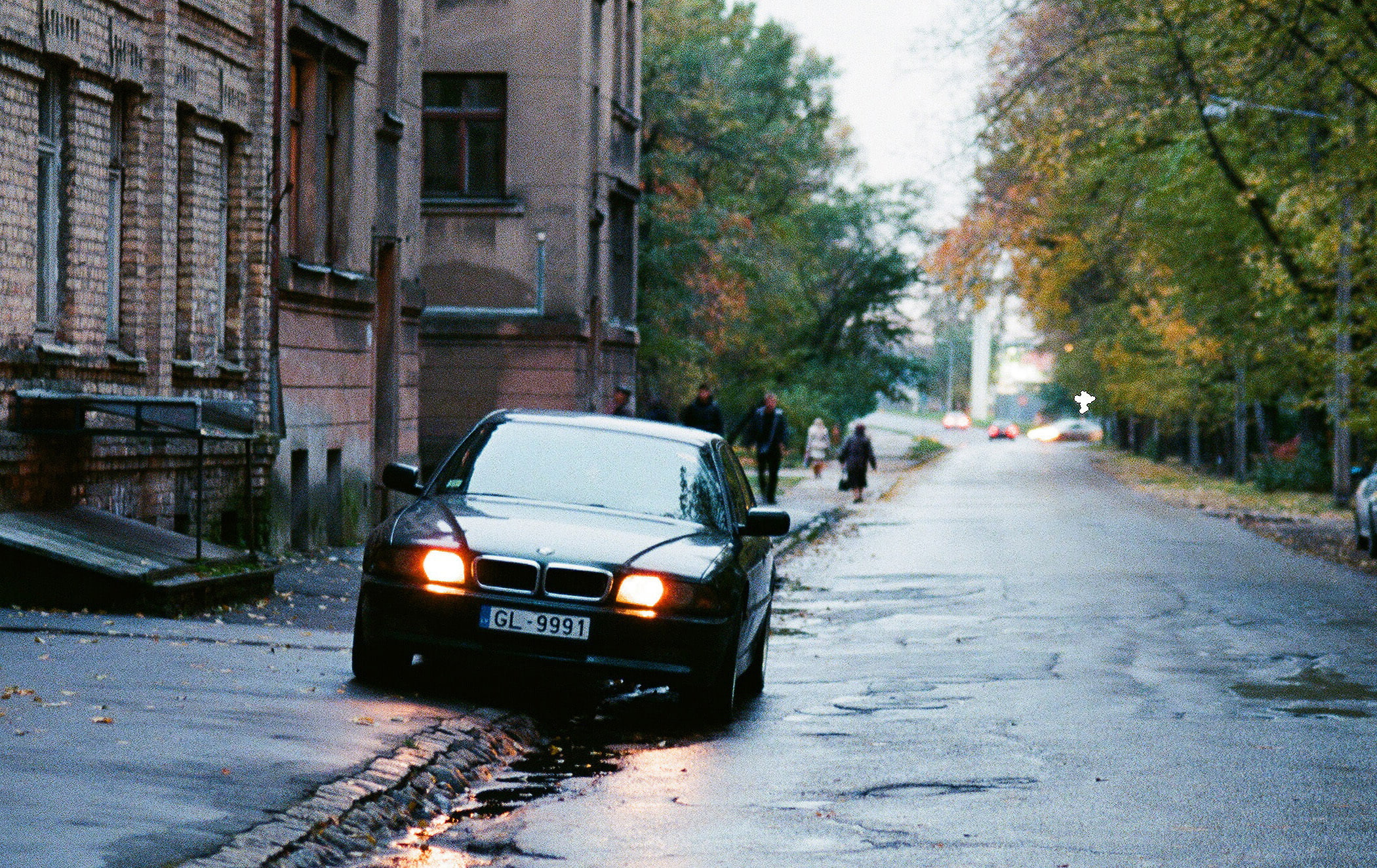 black BMW car, the city, street, building, home, yard, the bandits