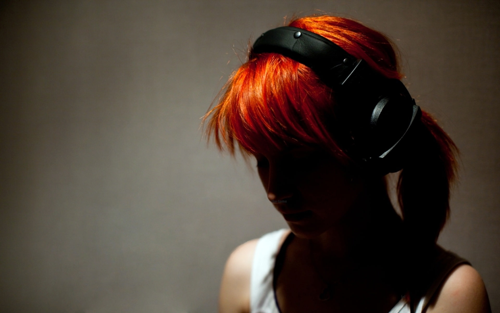 hayley williams paramore headphones women music redheads celebrity 1920x1200  Entertainment Music HD Art