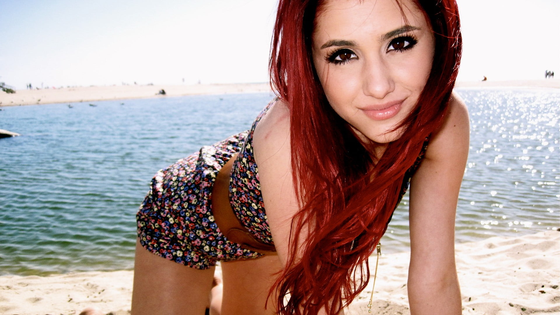 women's multicolored crop top and bottoms, redhead, Ariana Grande