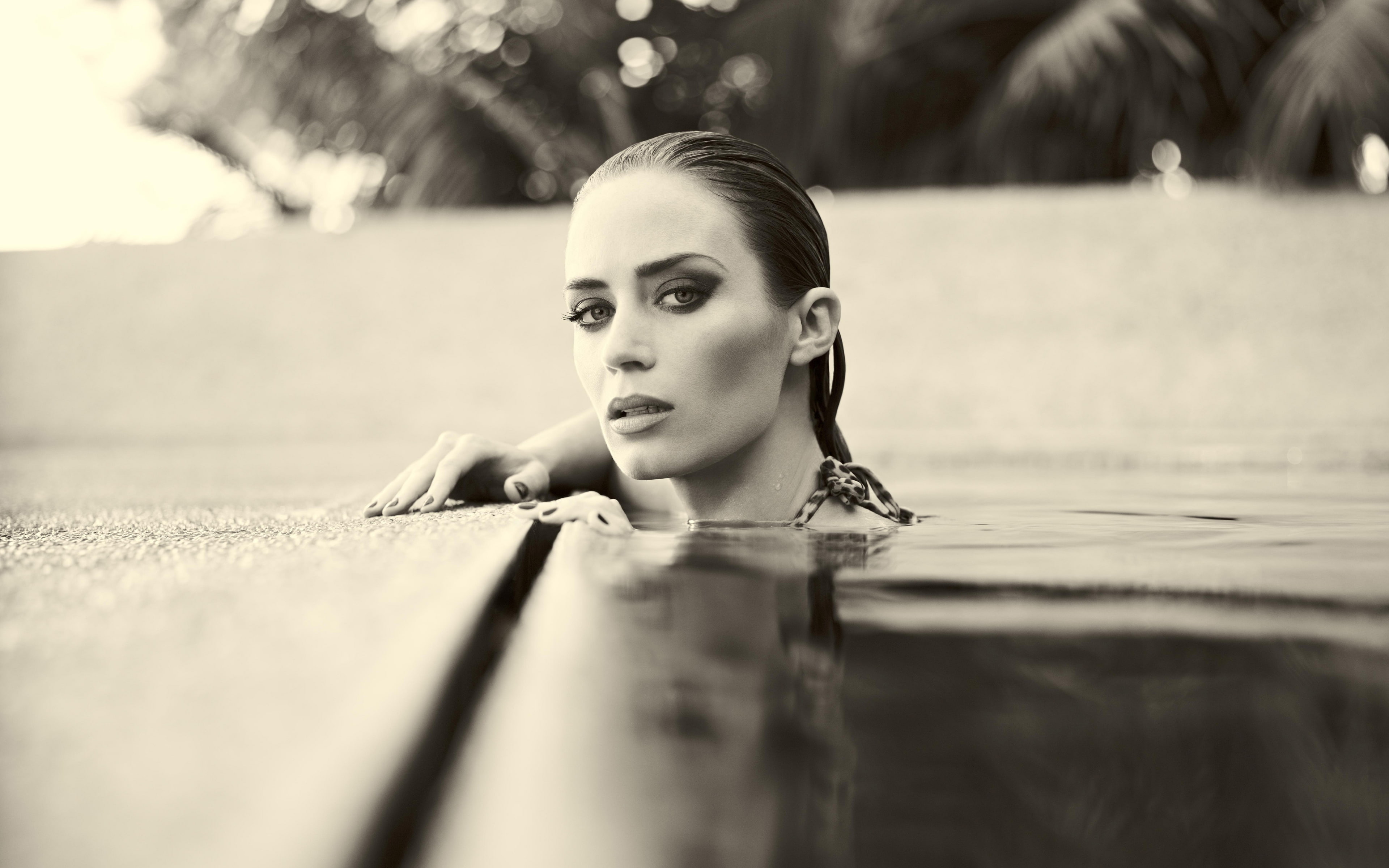 Emily Blunt, actress, depth of field, looking at viewer