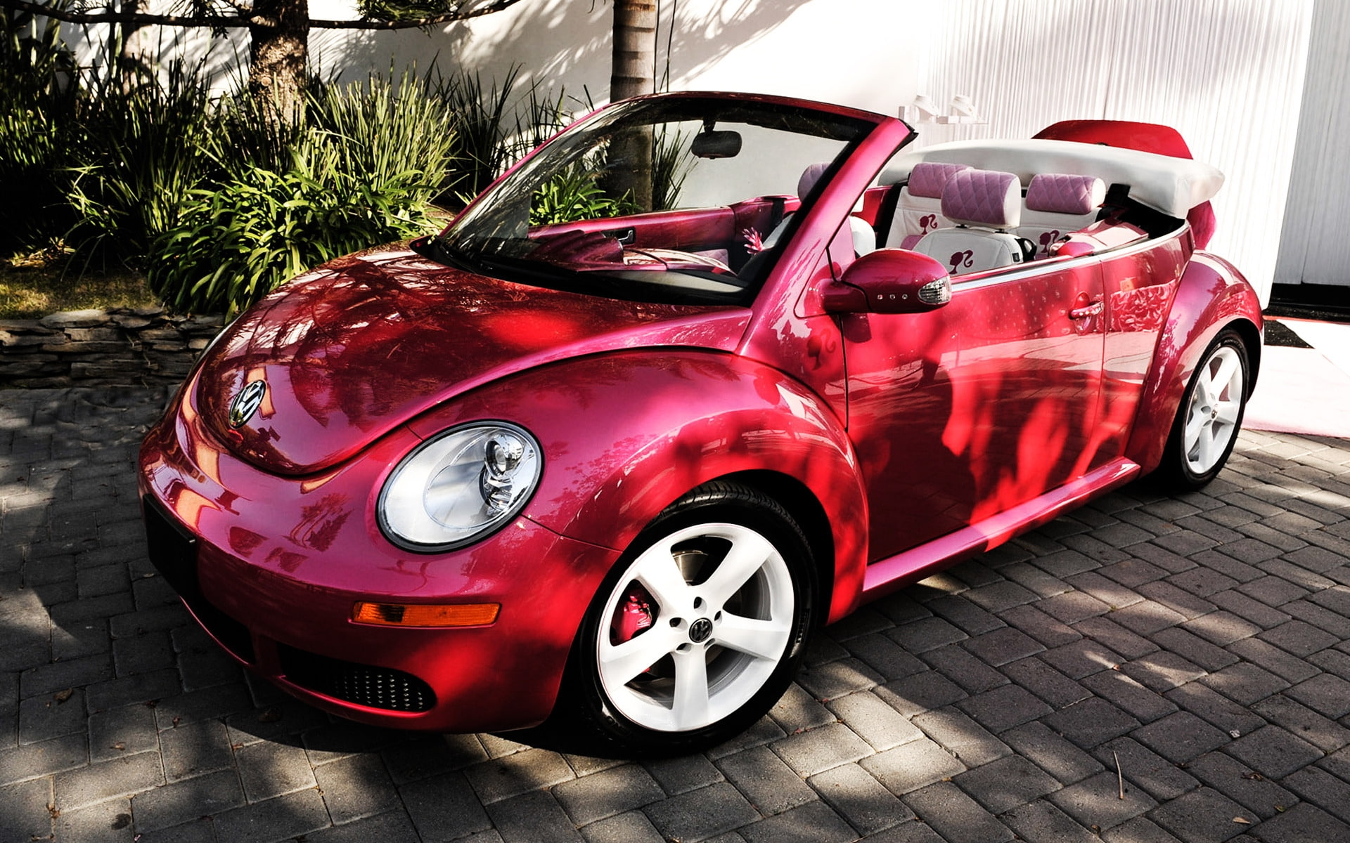 VW Beetle Barbie, cabriolet, coupe, pink