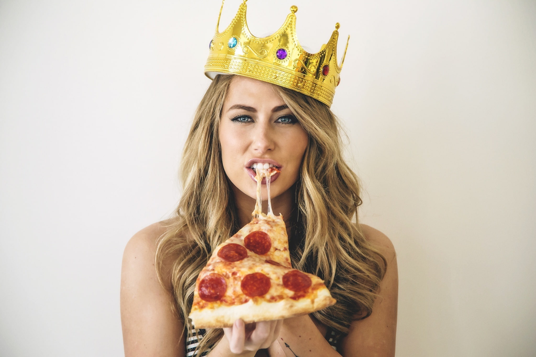 food, Carter Cruise, crown, pornstar, model, women, pizza