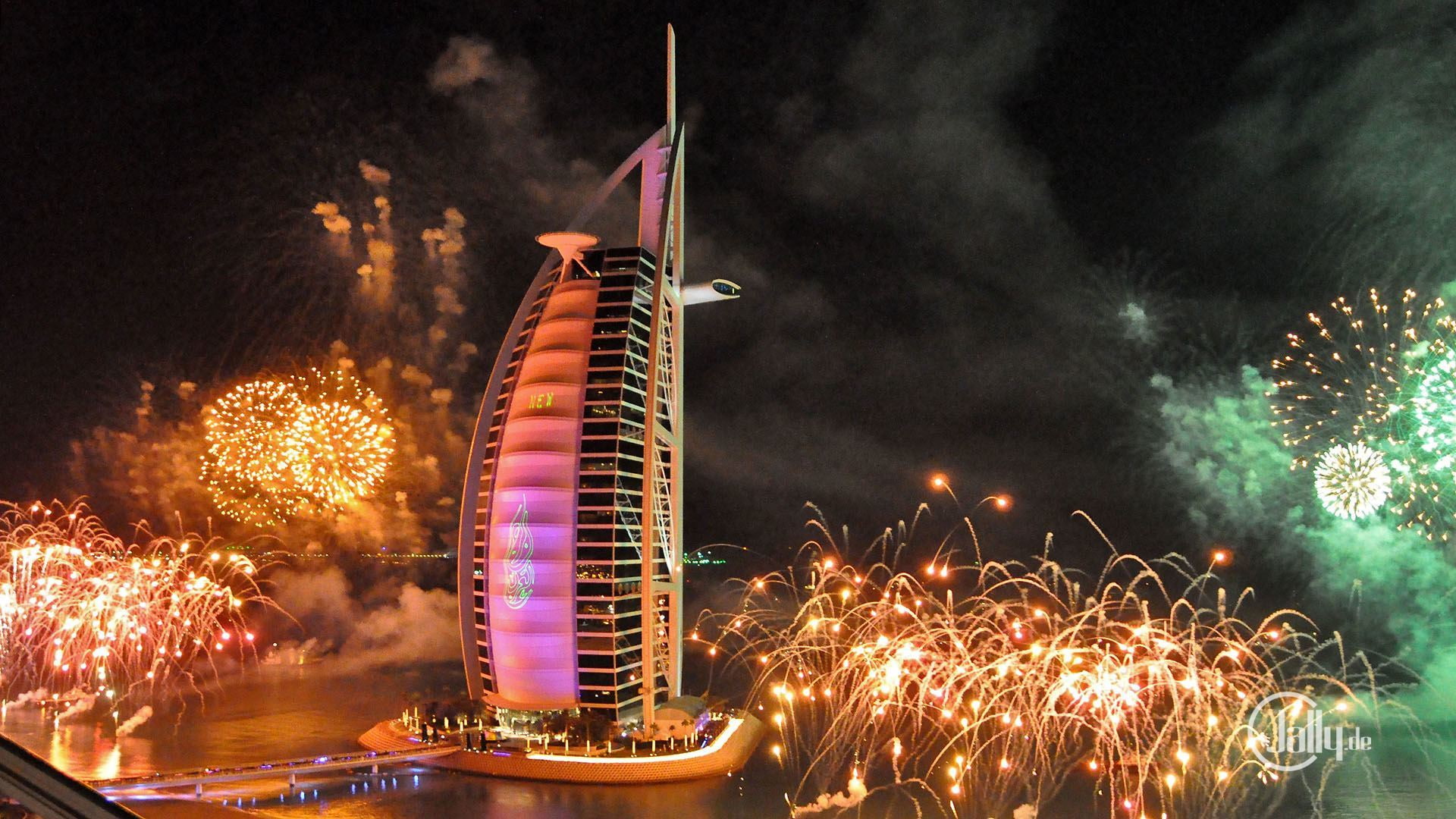 Dubai Burj Al Arab Hotels New Years Eve Celebration Fireworks Hd Wallpaper 1920×1080