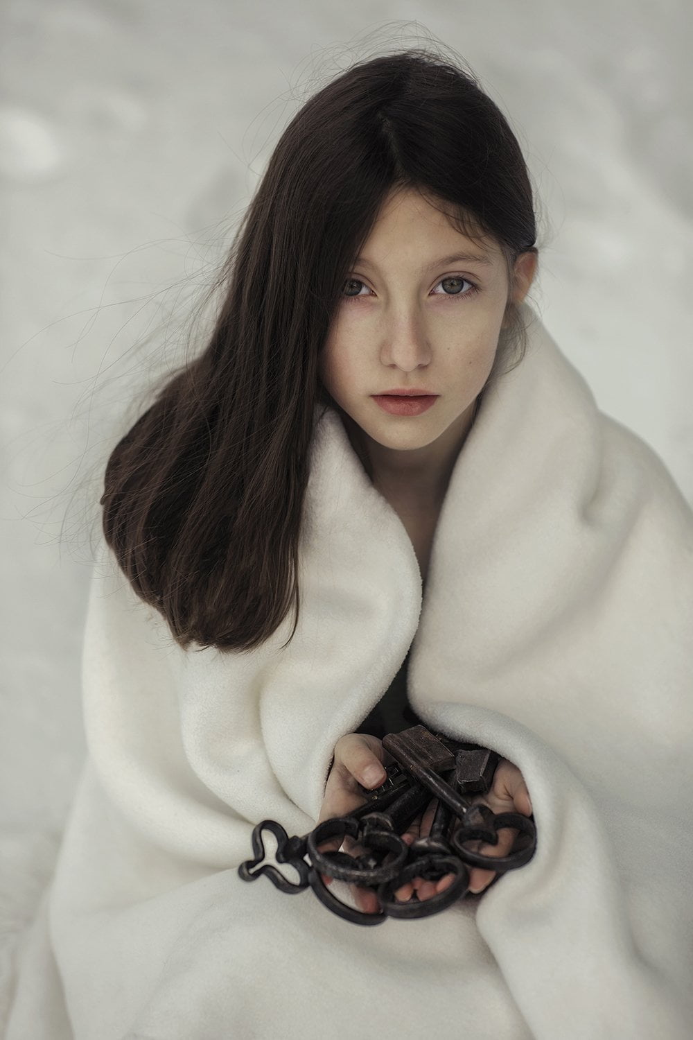 Desislava Kuleshova, women, snow, portrait, fur, keys
