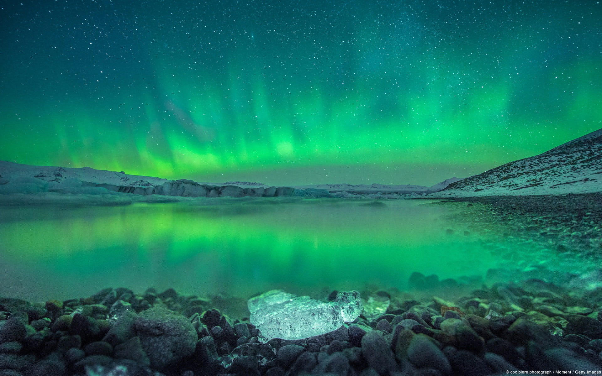 Over Iceland aurora-Windows 10 Theme HD Wallpaper, Northern Lights