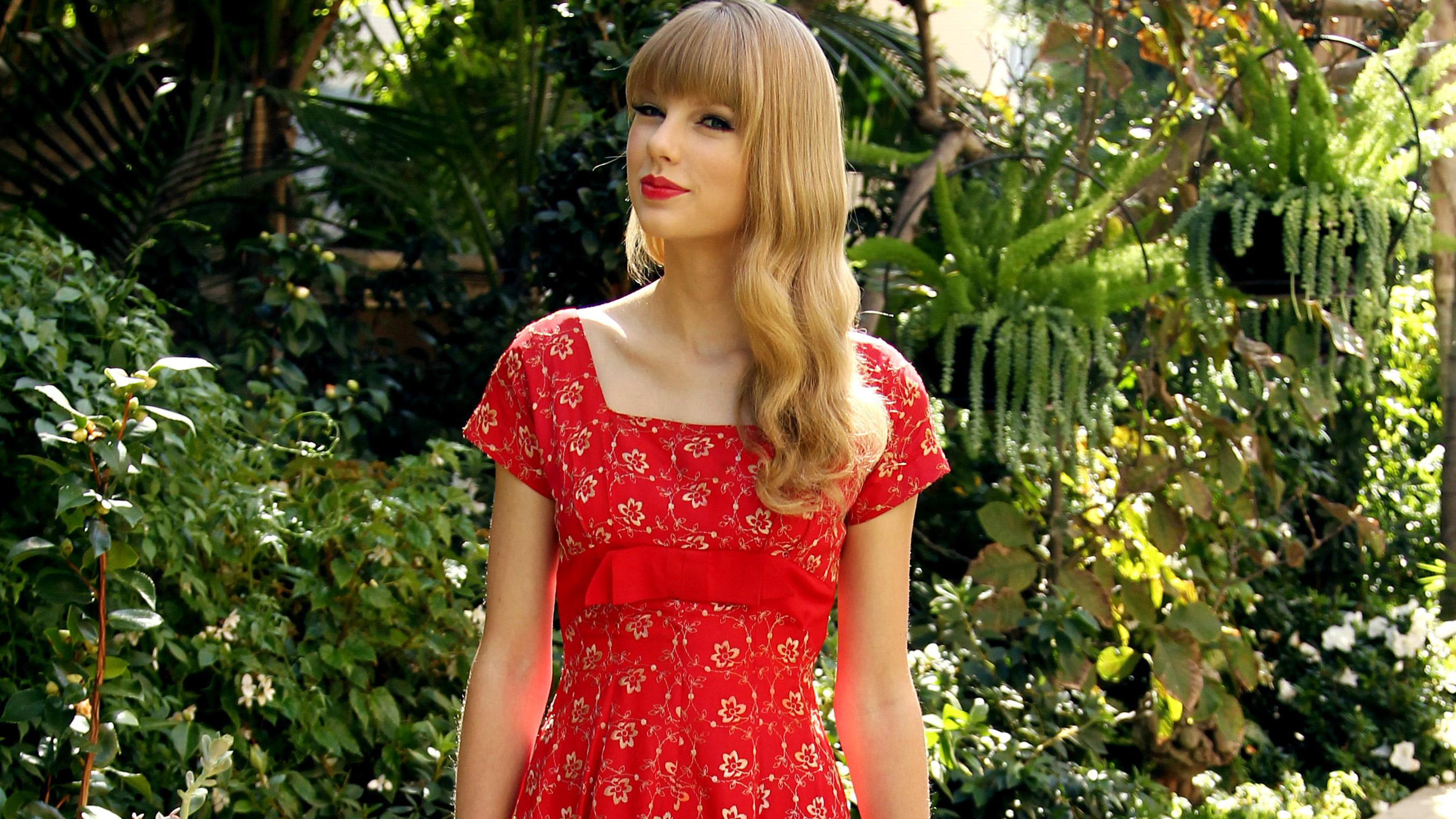 women, Taylor Swift, singer, one person, hair, plant, standing