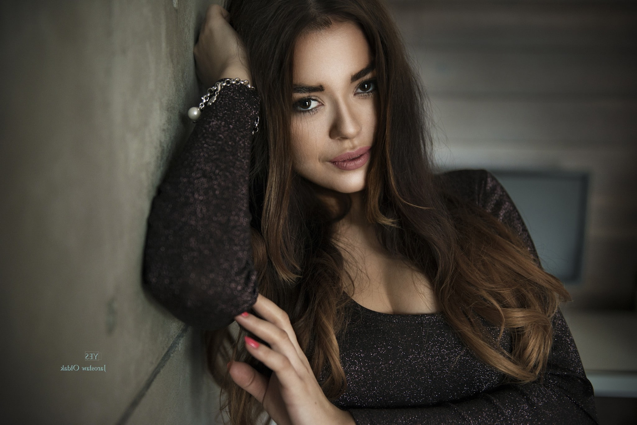 Against Wall, Black Eyes, Brown Eyes, brunette, cleavage, Depth Of Field