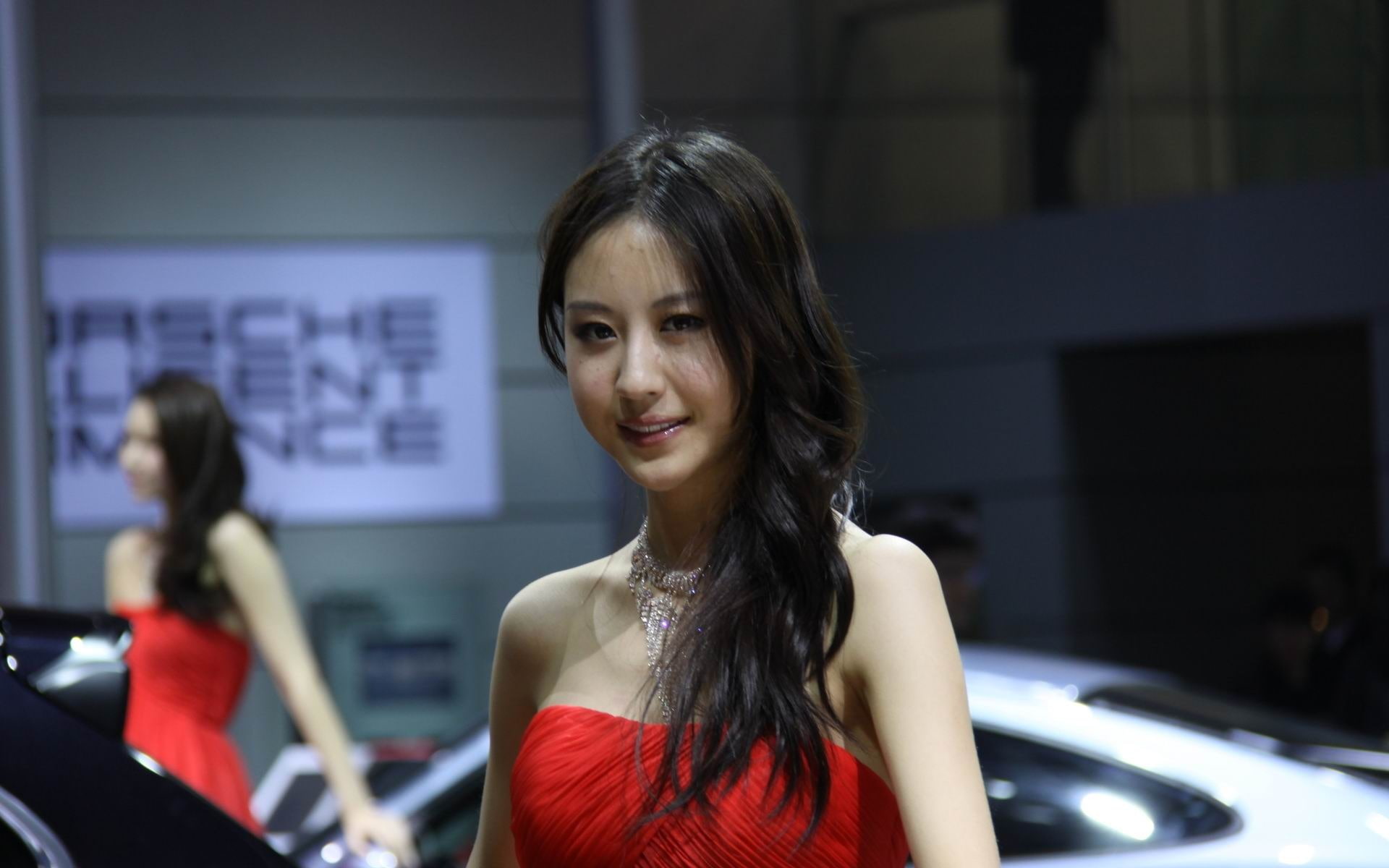 2014 Beijing Auto Show beauty model photo wallpape.., women's red sweetheart top