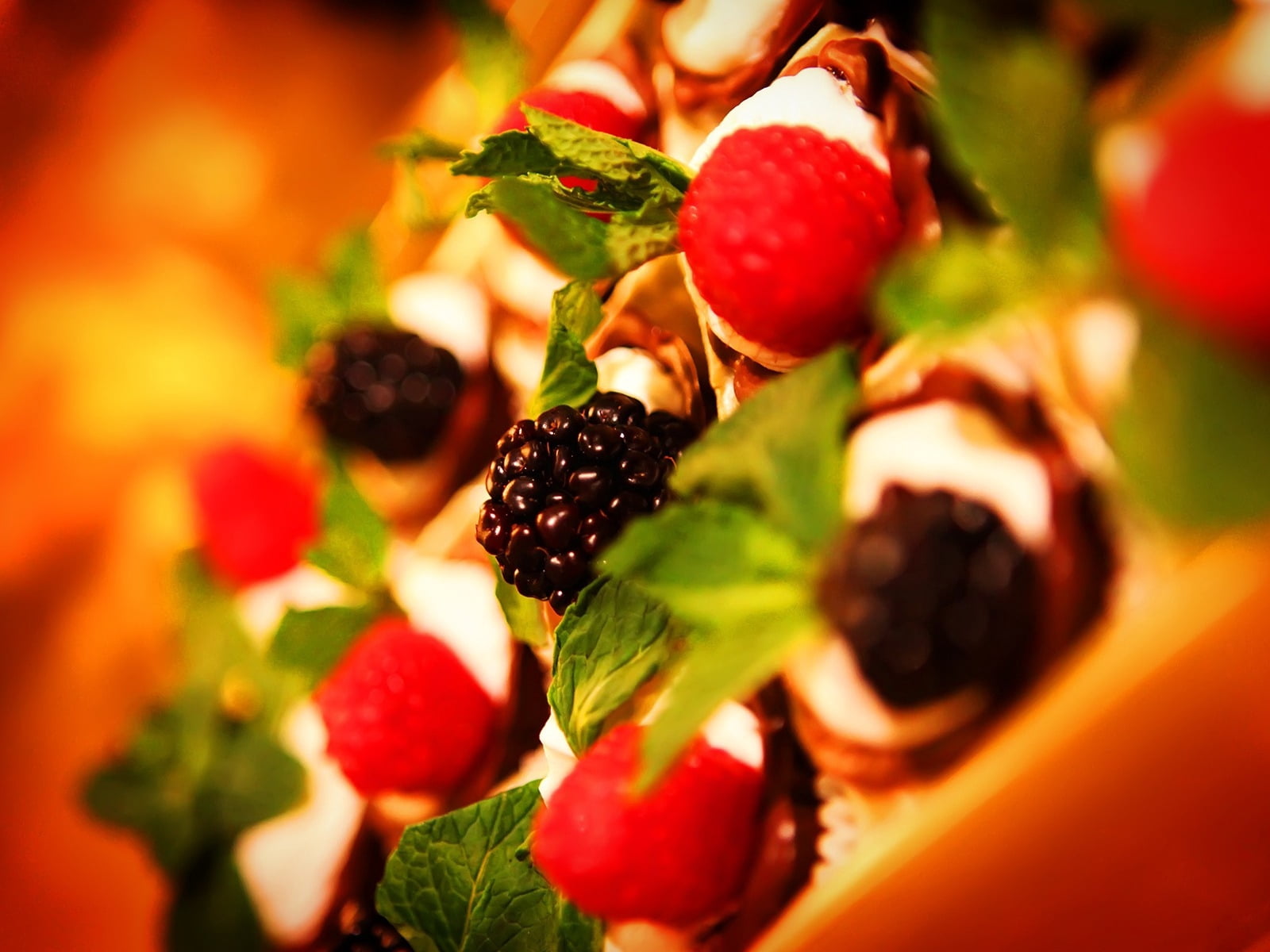 selective photography of blackberry, blackberries, dessert, food