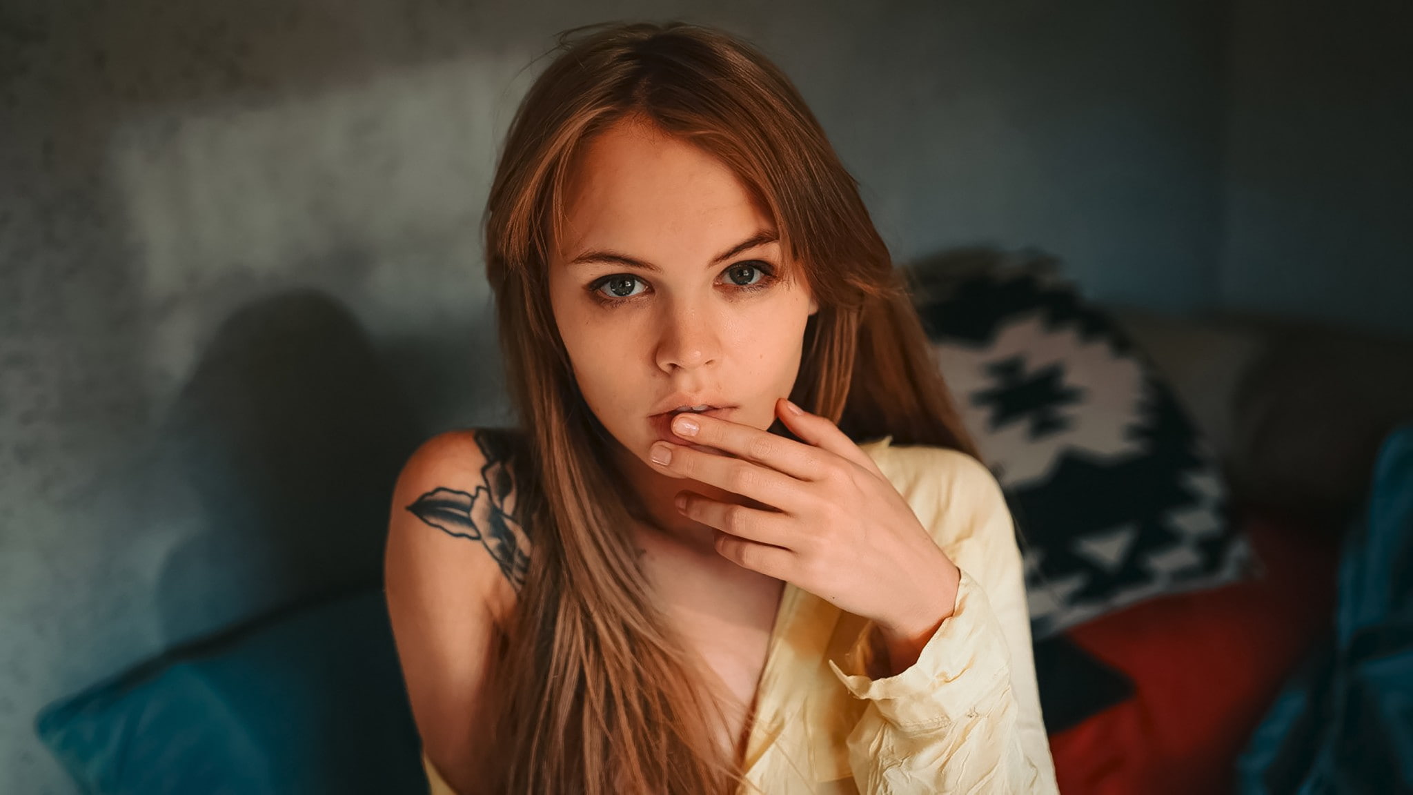 Free Download Hd Wallpaper Women Model Finger On Lips Anastasia Scheglova Looking At