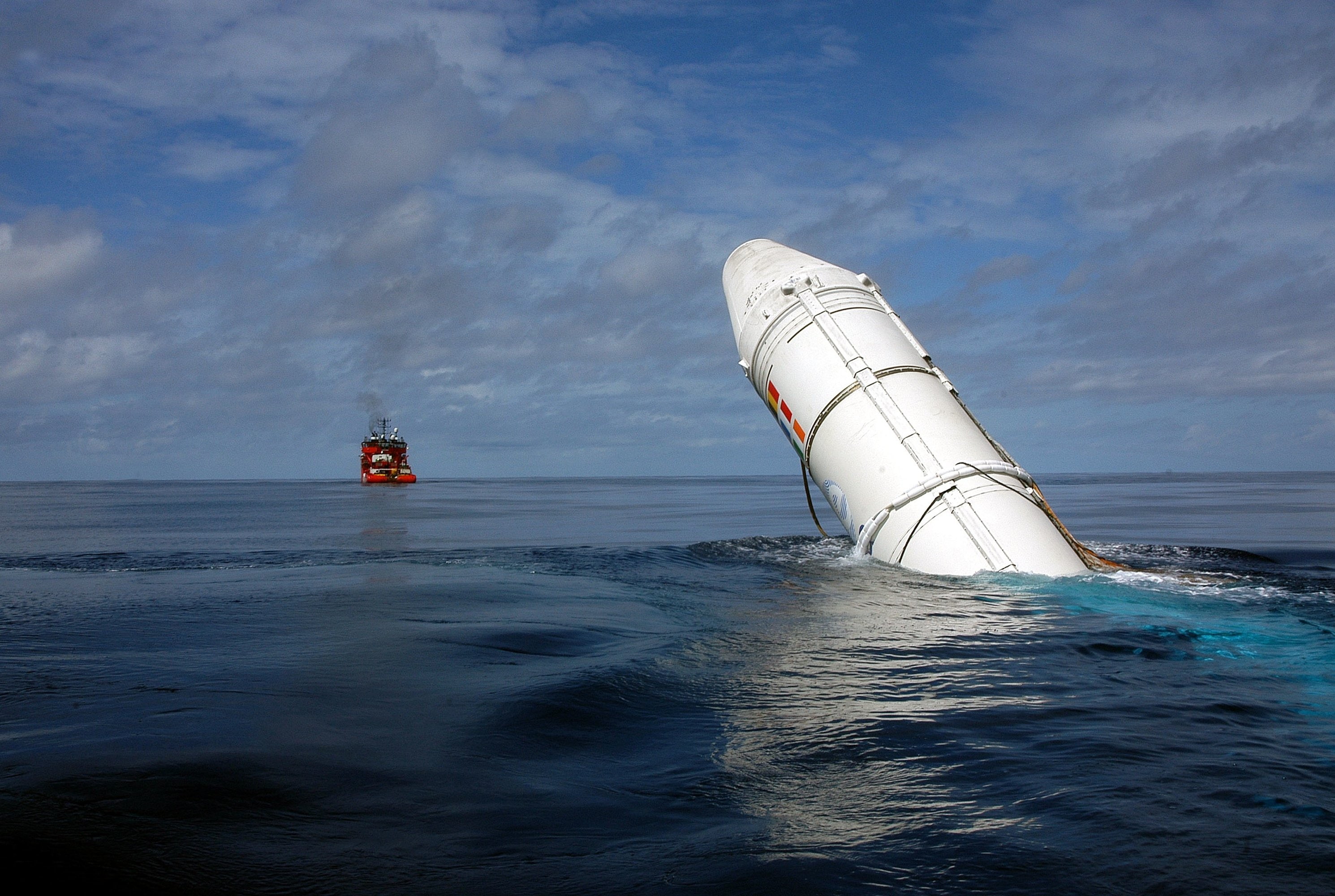 2980x2000, ariane, booster, recovering, sea
