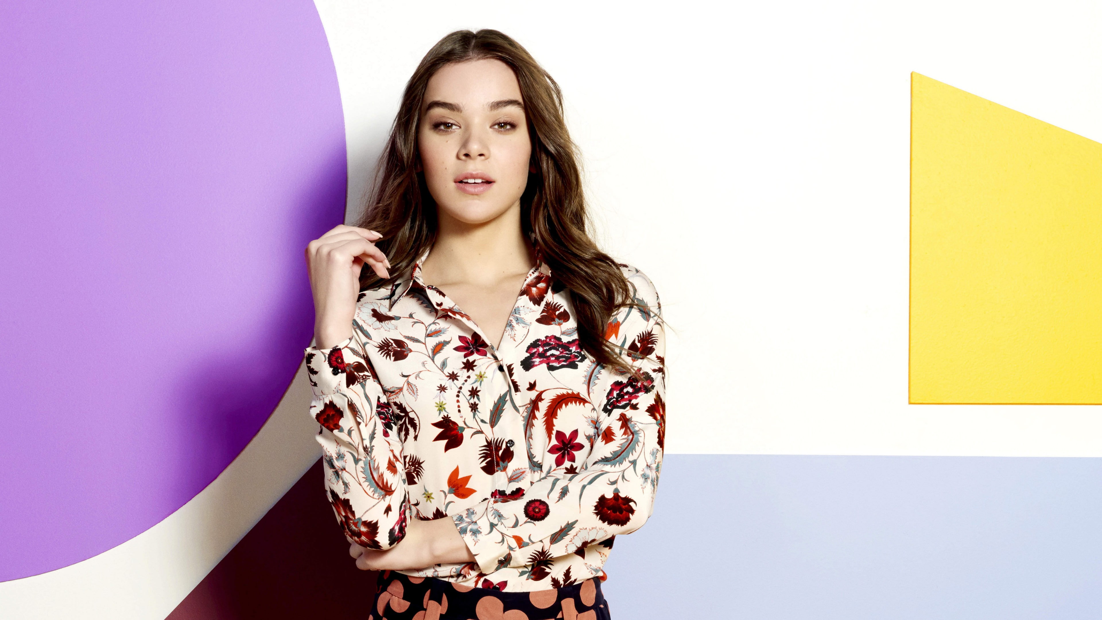 woman wearing white and black floral long-sleeved shirt, Hailee Steinfeld