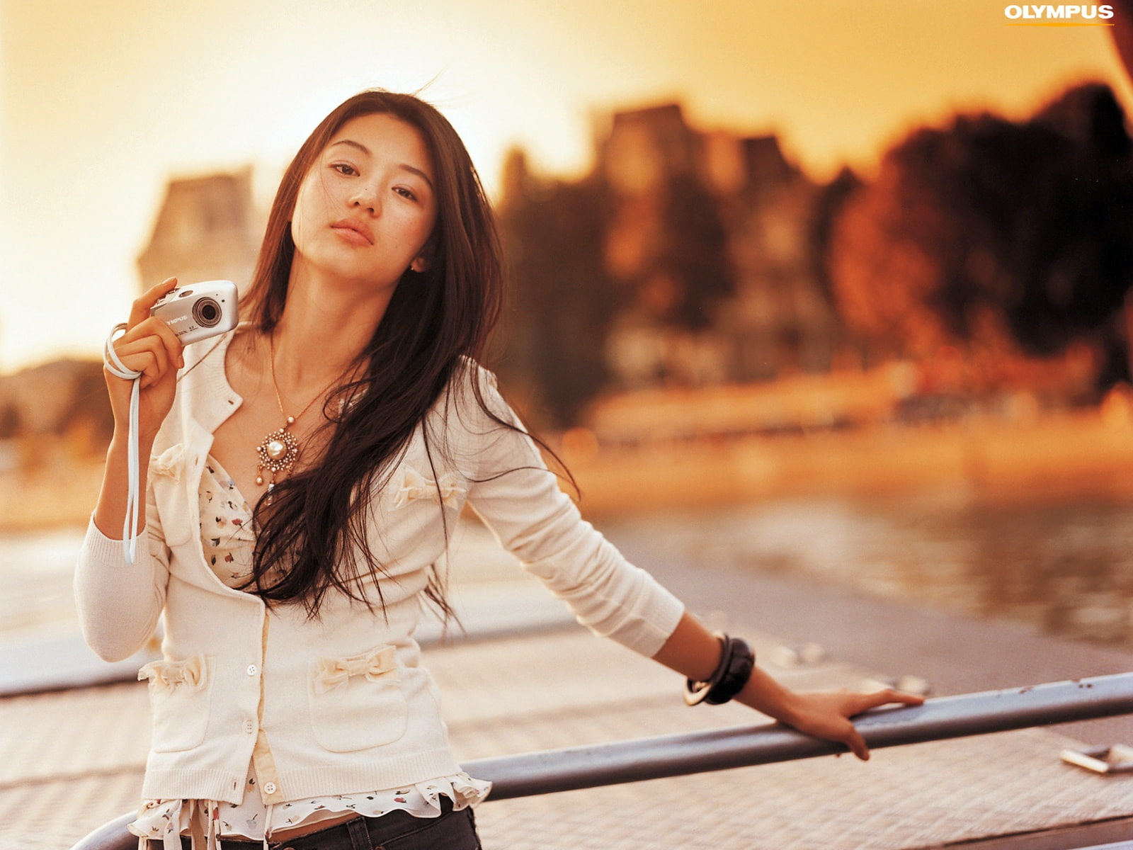 Jun Ji Hyun Korean Actress HD, women's white blazer, silver necklace, black leather bracelet