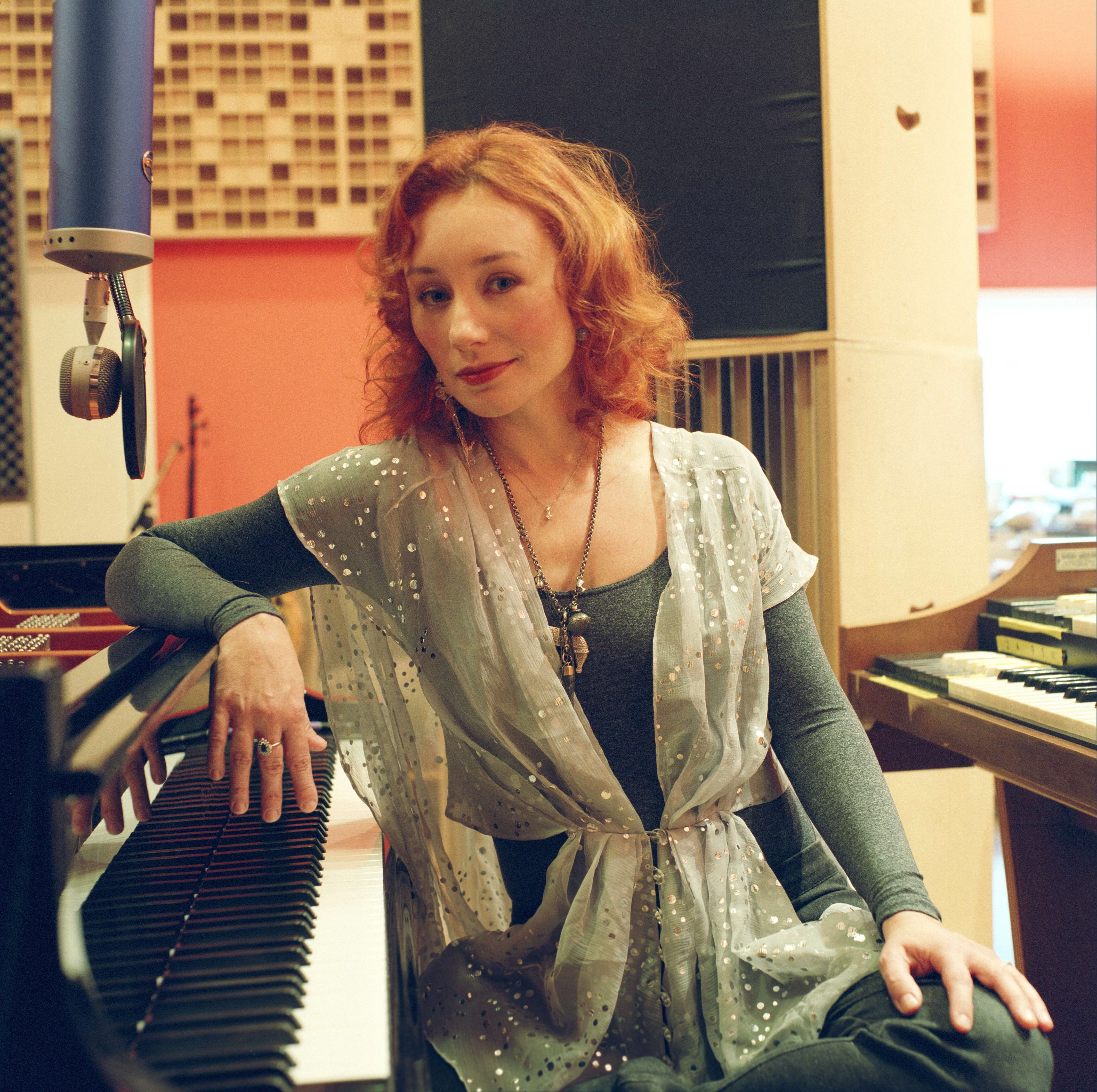 Tori Amos, women, necklace, singer, redhead, one person, piano